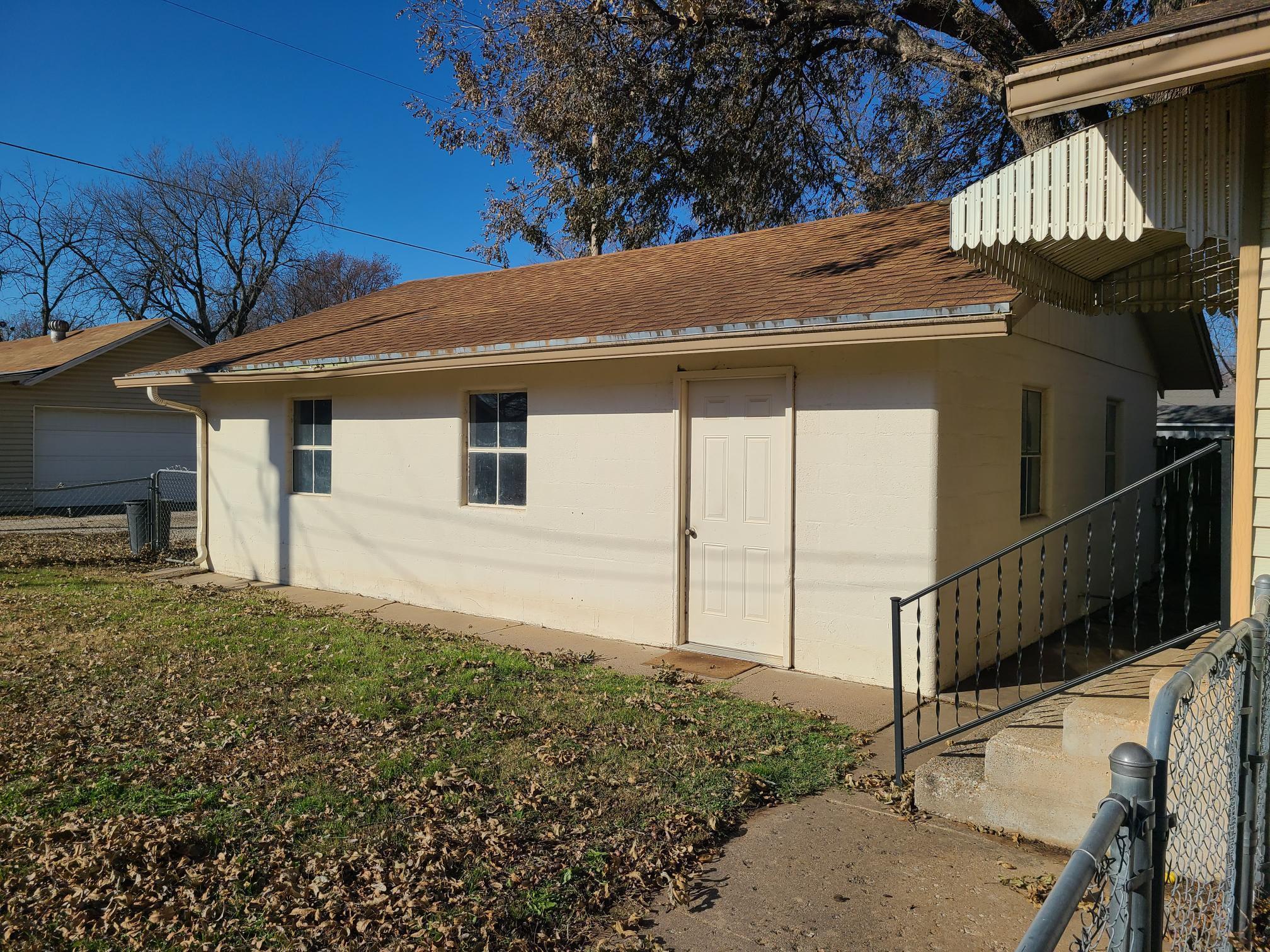 1711 Loomis St, Winfield, Kansas image 4