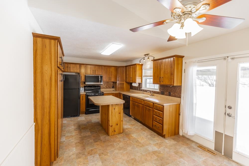 2800 Patty Dr, Salina, Kansas image 3