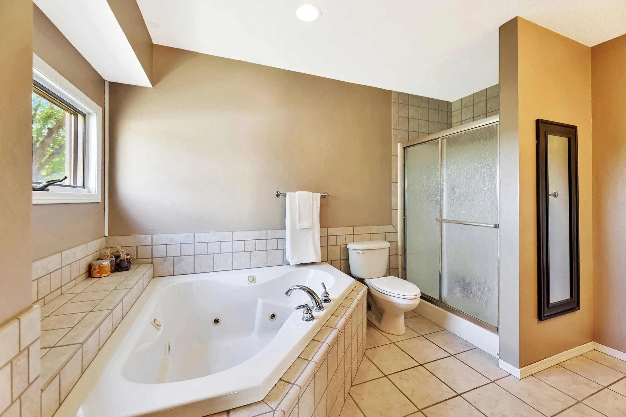 Goddard, Kansas 67052, United States, 4 Bedrooms Bedrooms, ,3 BathroomsBathrooms,Residential,Pending,41243