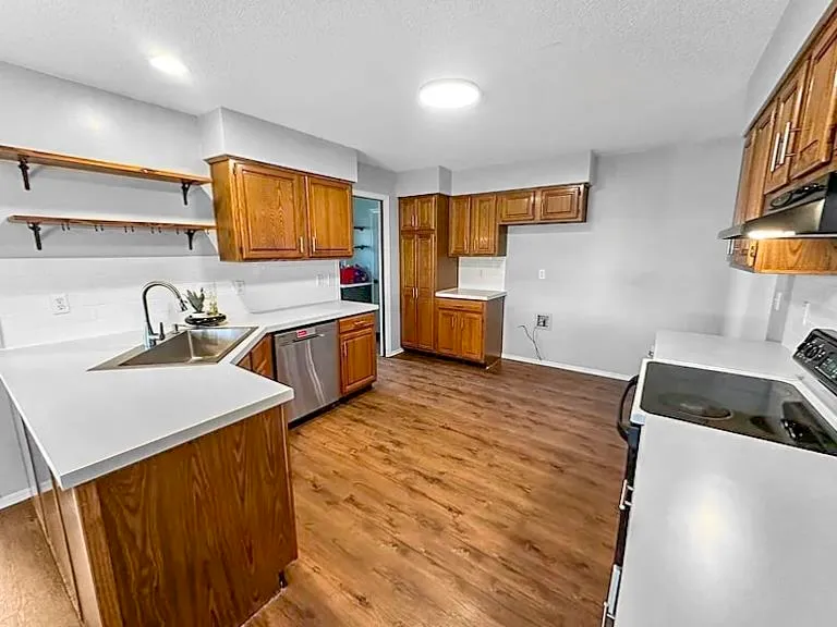 Goddard, Kansas 67052, United States, 4 Bedrooms Bedrooms, ,3 BathroomsBathrooms,Residential,Pending,41243