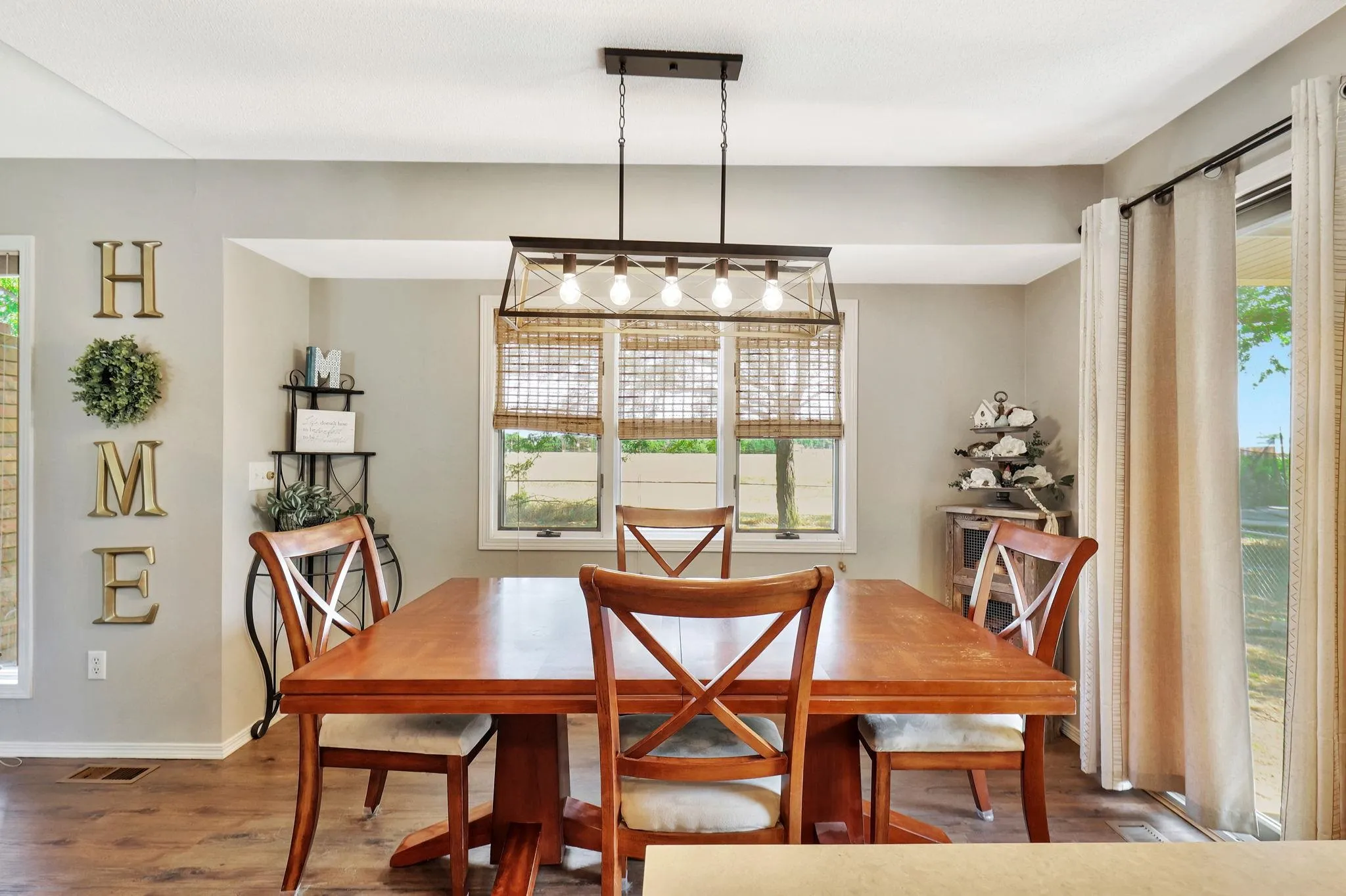 Goddard, Kansas 67052, United States, 4 Bedrooms Bedrooms, ,3 BathroomsBathrooms,Residential,Pending,41243