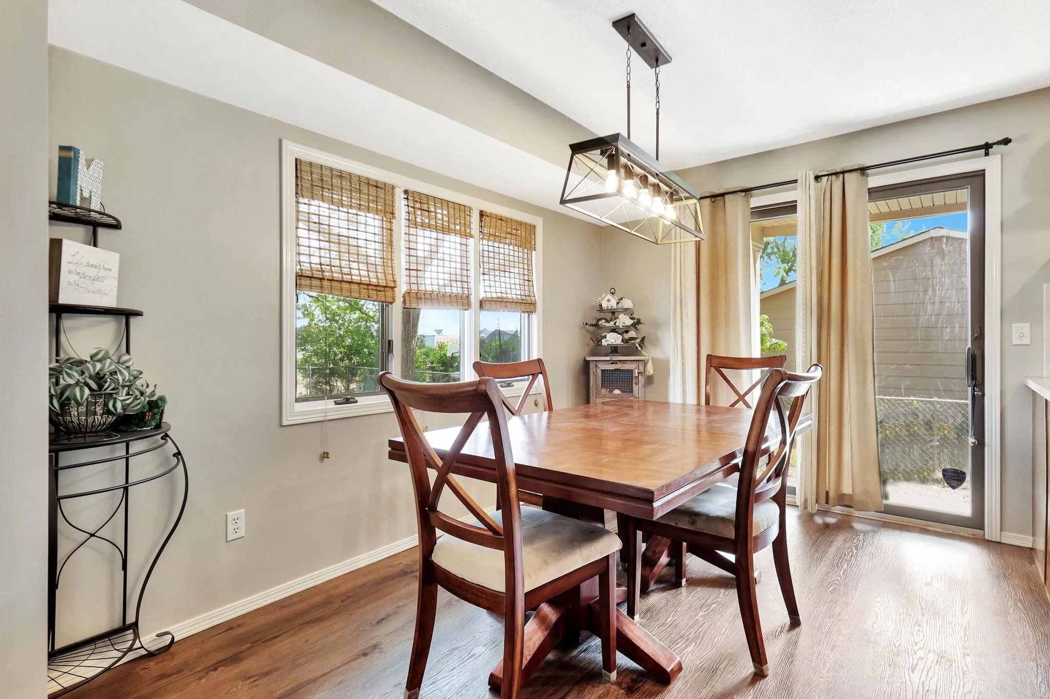 Goddard, Kansas 67052, United States, 4 Bedrooms Bedrooms, ,3 BathroomsBathrooms,Residential,Pending,41243