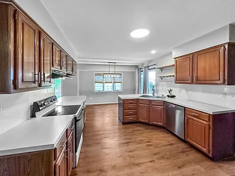 Goddard, Kansas 67052, United States, 4 Bedrooms Bedrooms, ,3 BathroomsBathrooms,Residential,Pending,41243