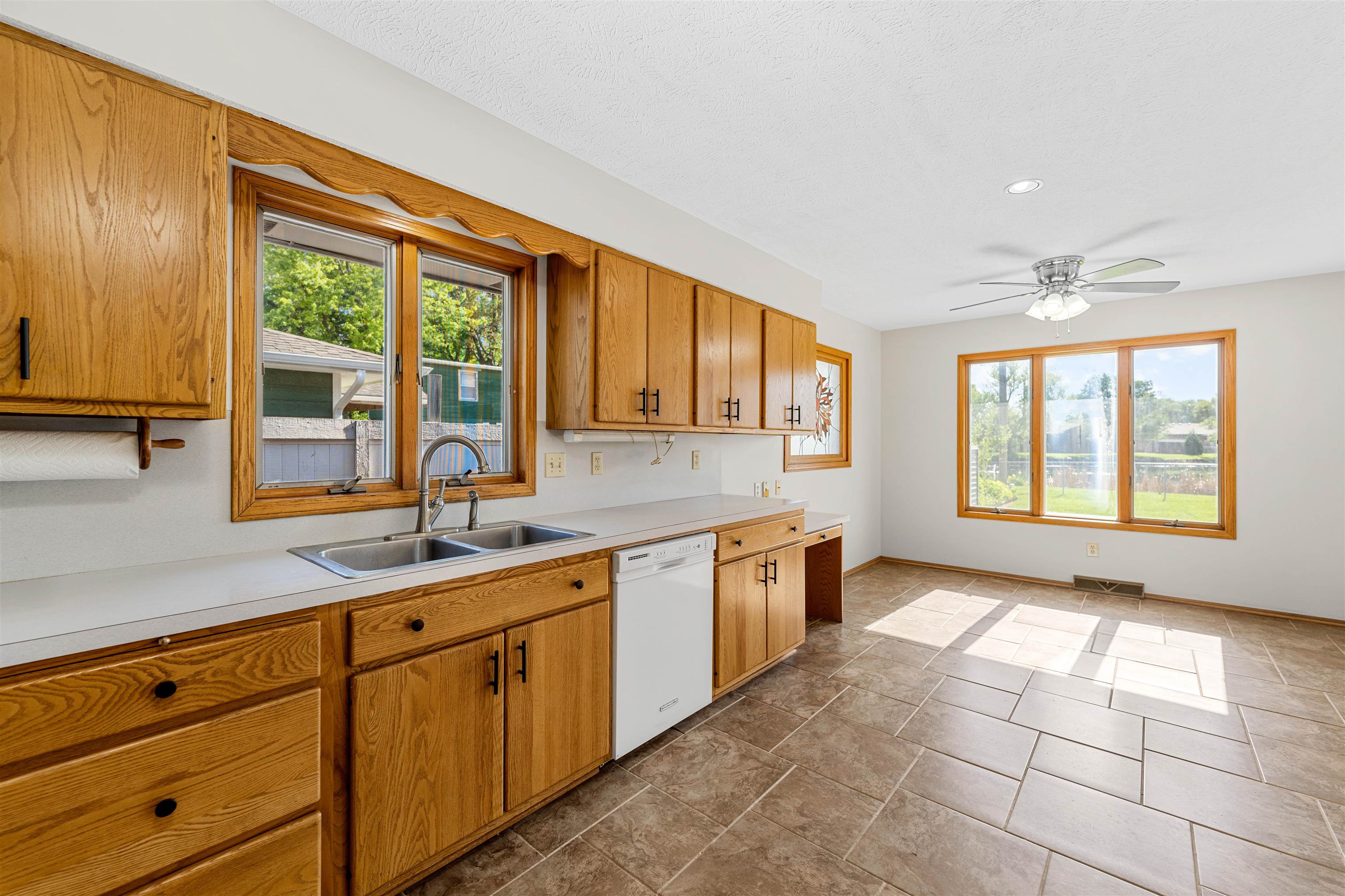2805 Linda Ln, Salina, Kansas image 9