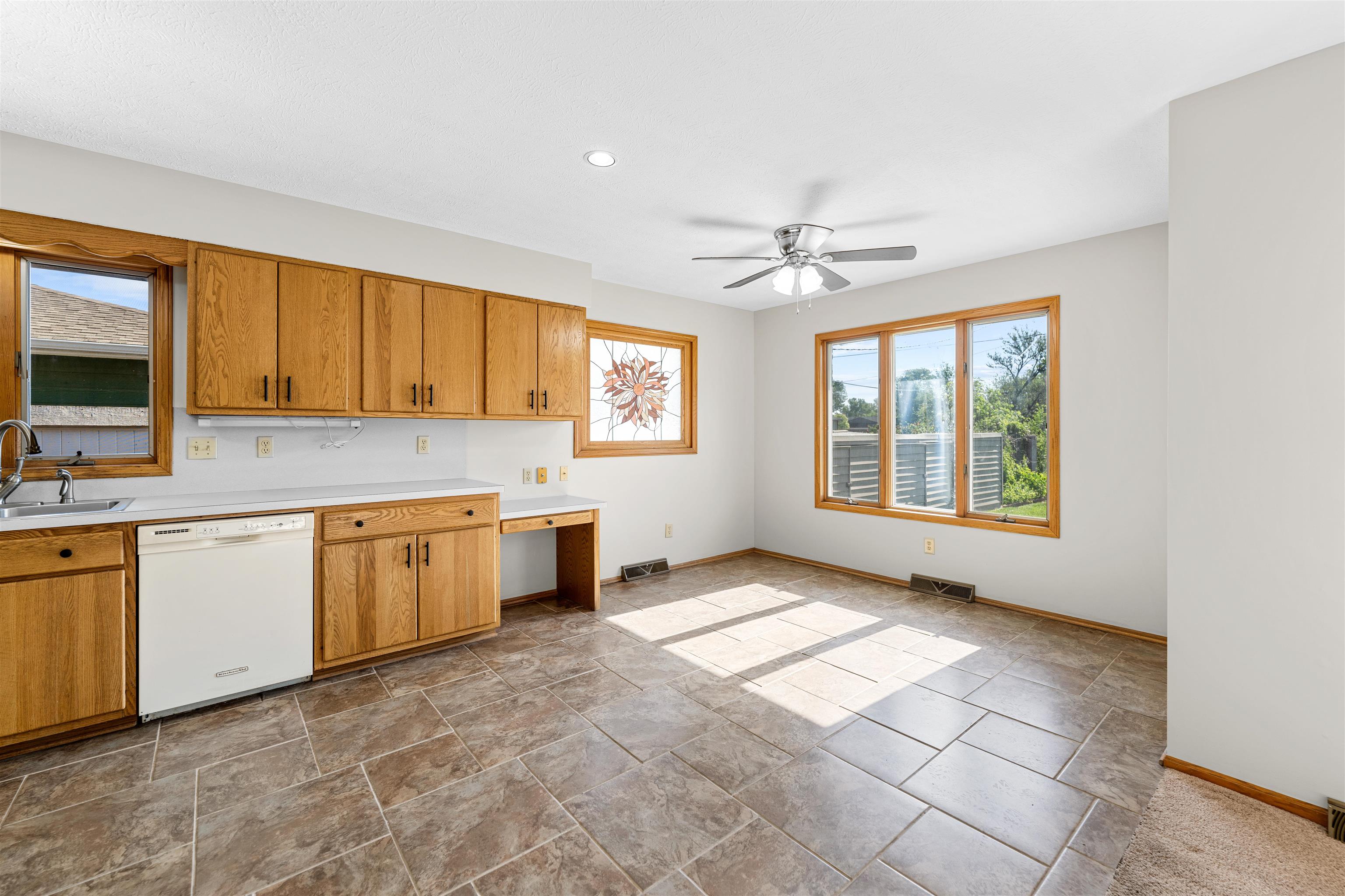 2805 Linda Ln, Salina, Kansas image 6