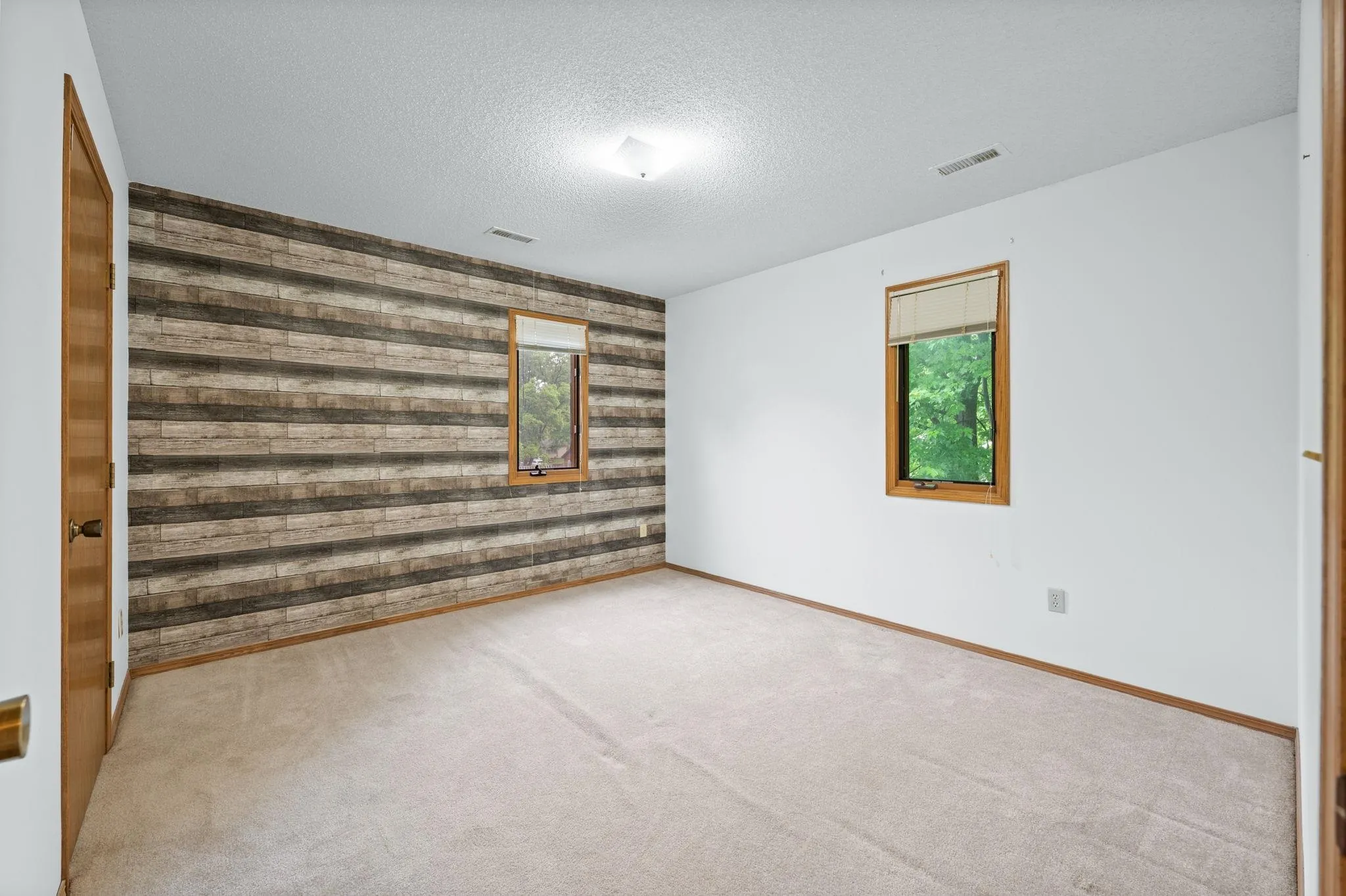 Wichita, Kansas 67212, United States, 4 Bedrooms Bedrooms, ,3 BathroomsBathrooms,Residential,Pending,137969