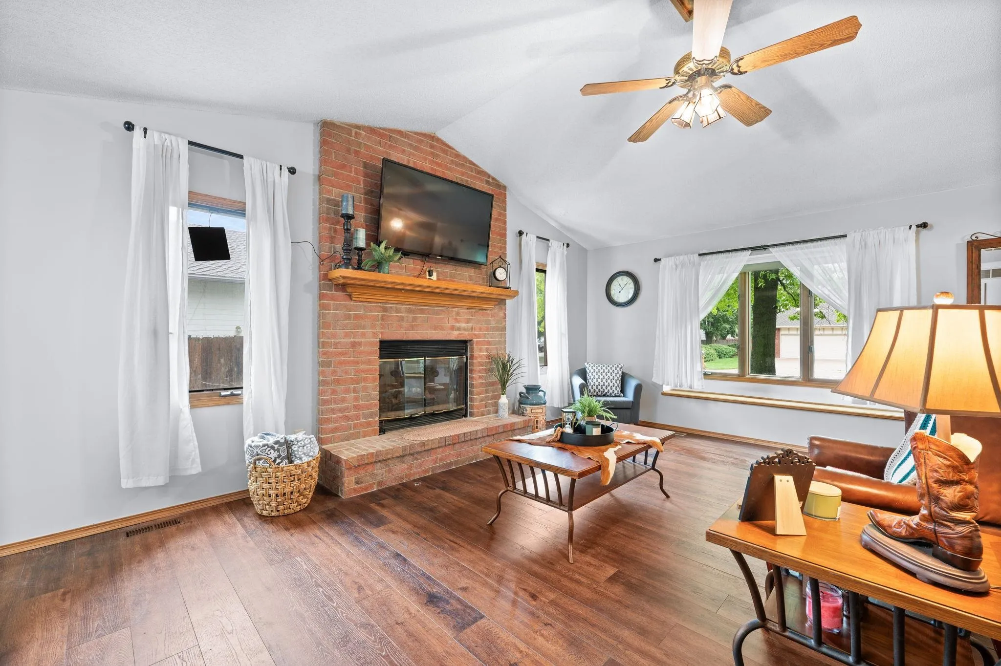 Wichita, Kansas 67212, United States, 4 Bedrooms Bedrooms, ,3 BathroomsBathrooms,Residential,Pending,137969