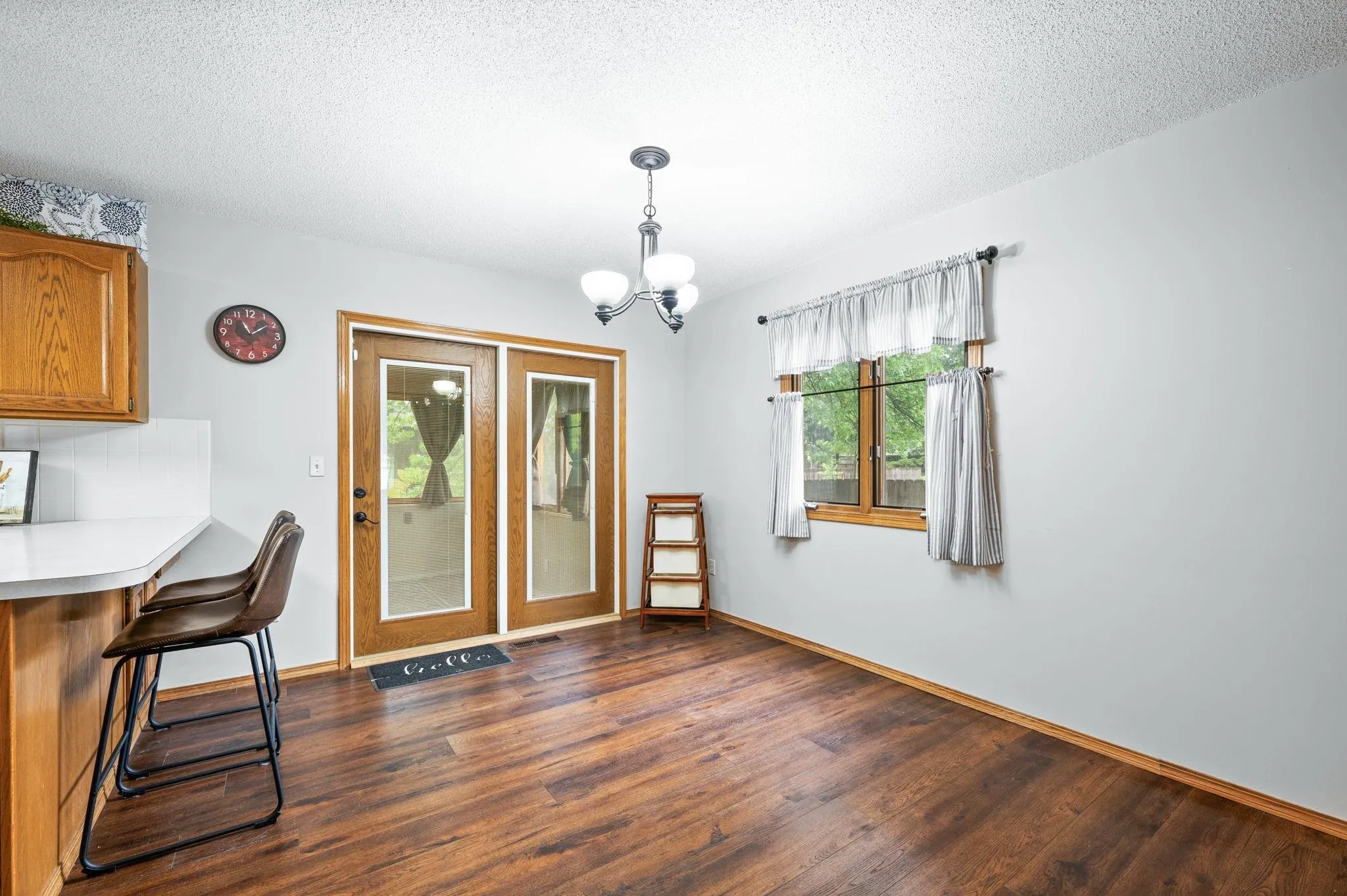 Wichita, Kansas 67212, United States, 4 Bedrooms Bedrooms, ,3 BathroomsBathrooms,Residential,Pending,137969