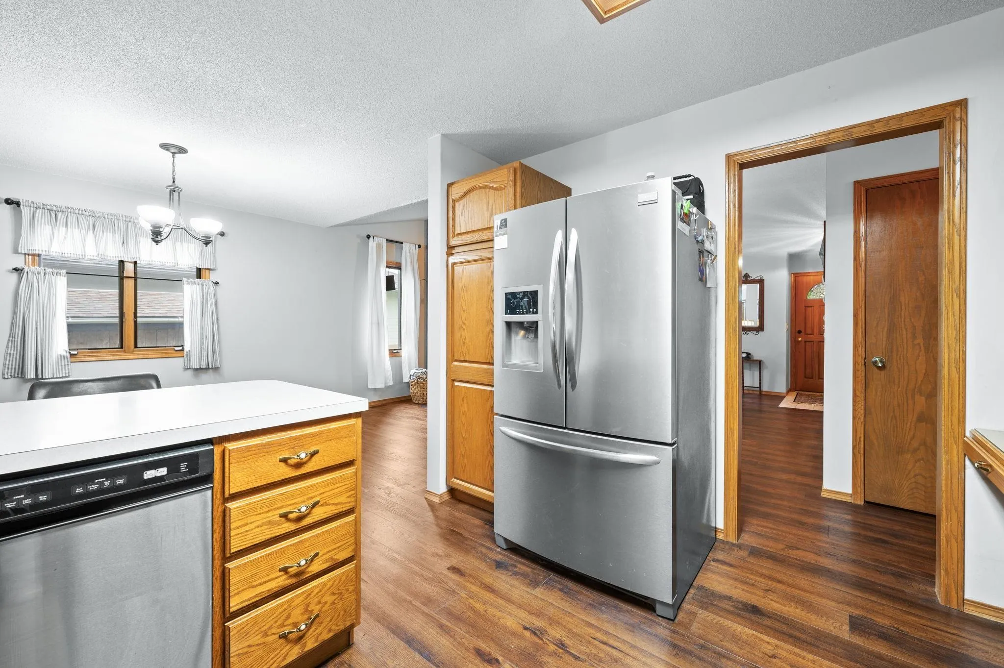 Wichita, Kansas 67212, United States, 4 Bedrooms Bedrooms, ,3 BathroomsBathrooms,Residential,Pending,137969