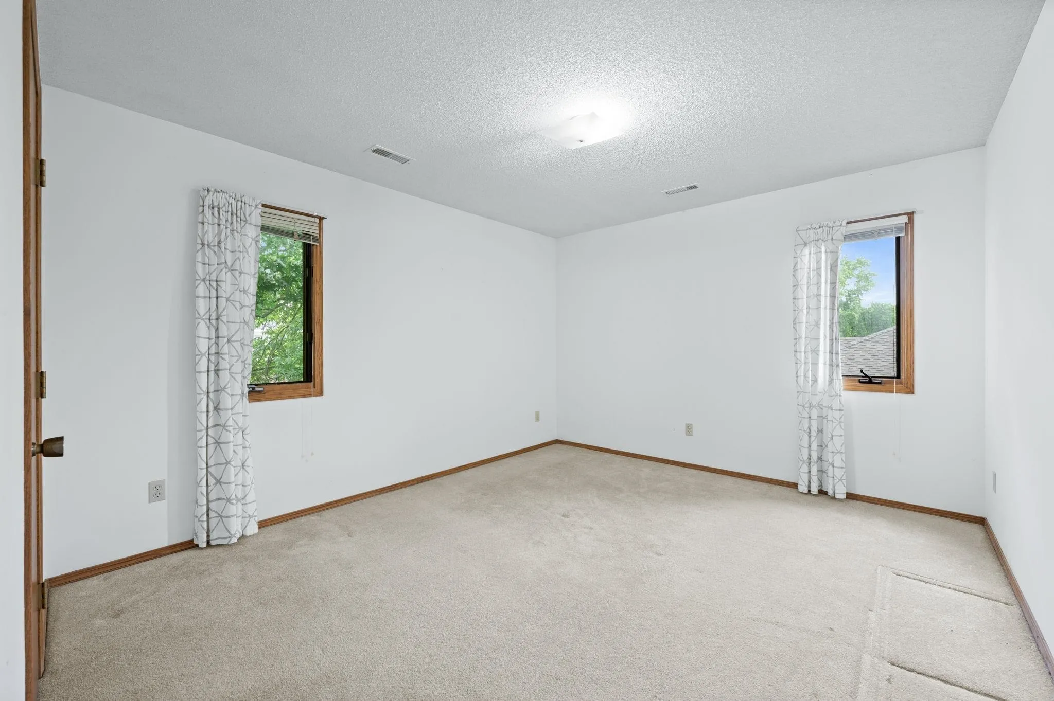 Wichita, Kansas 67212, United States, 4 Bedrooms Bedrooms, ,3 BathroomsBathrooms,Residential,Pending,137969