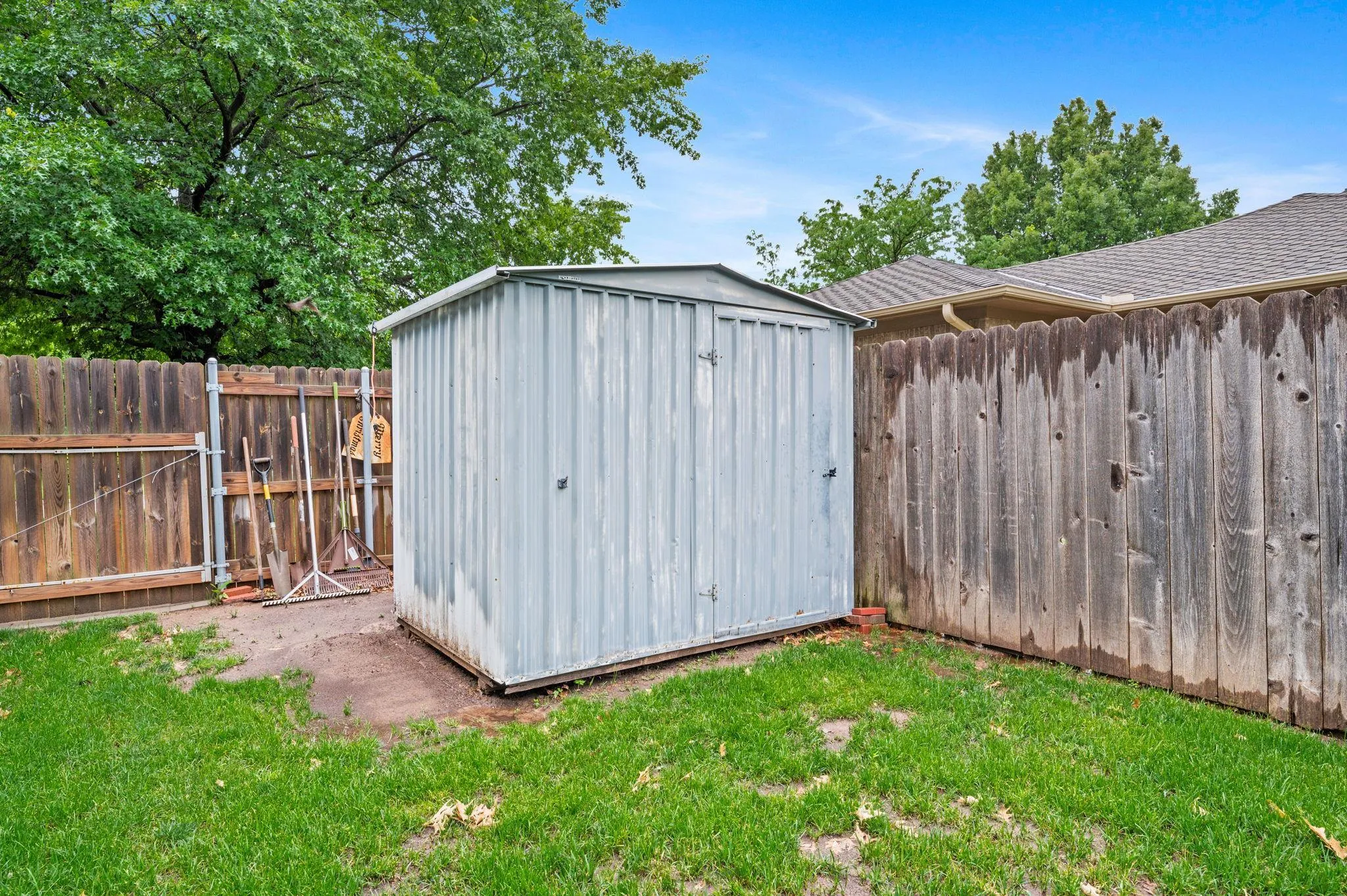 Wichita, Kansas 67212, United States, 4 Bedrooms Bedrooms, ,3 BathroomsBathrooms,Residential,Pending,137969