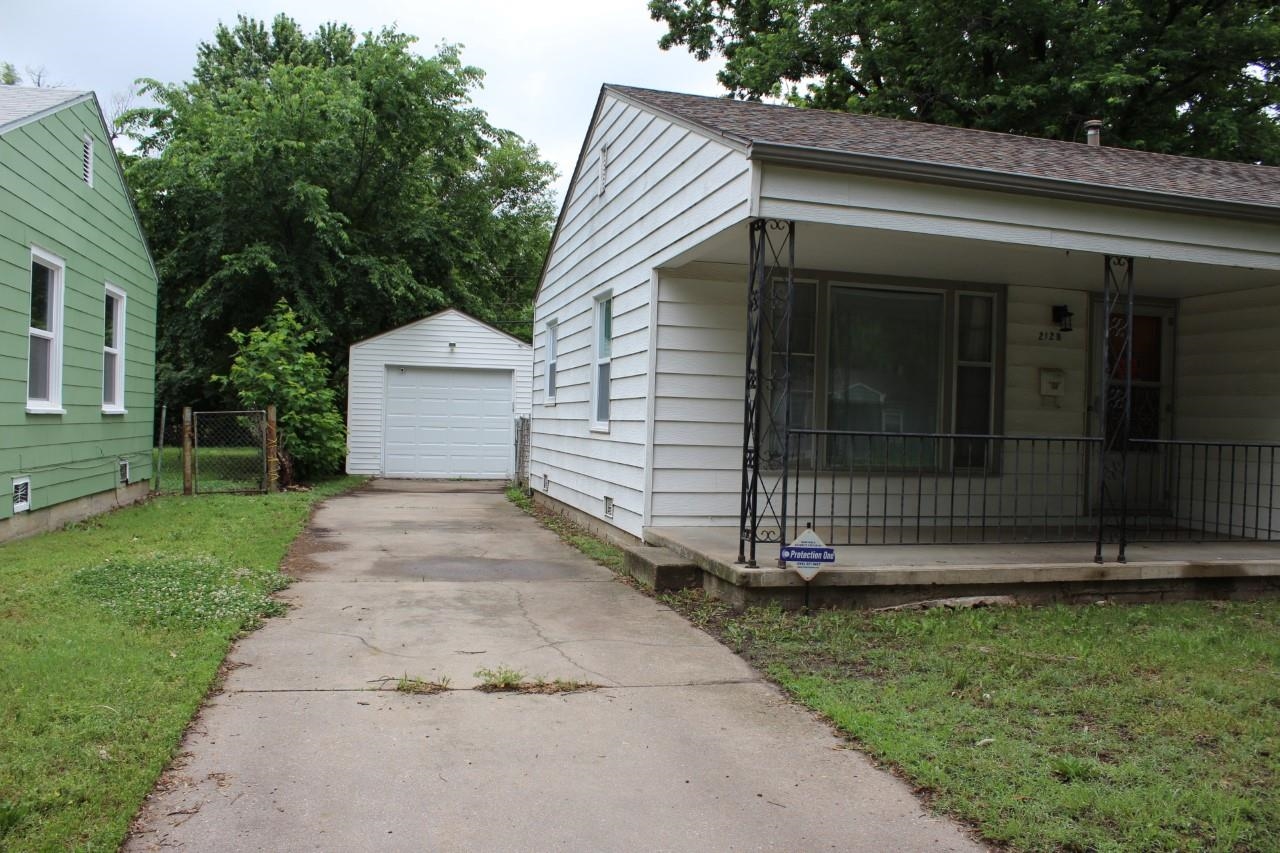 2128 S Spruce St, Wichita, Virginia image 4