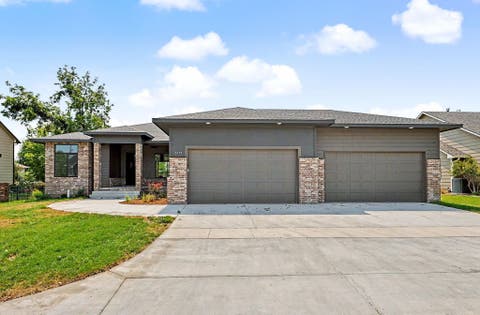 Homes For Sale - 3117 E Sunflower Dr<br/> Derby, KS 67037