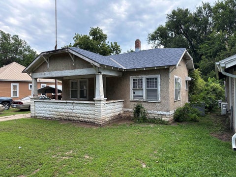 Homes For Sale - 1310 S B St<br/> Cowley County, Arkansas City, KS 67005