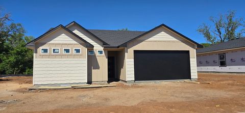 Homes For Sale - 185 Tomahawk<br/> Clearwater, KS 67026