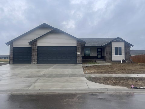 Homes For Sale - 1605 E Arrowhead St<br/> Andover, KS 67002