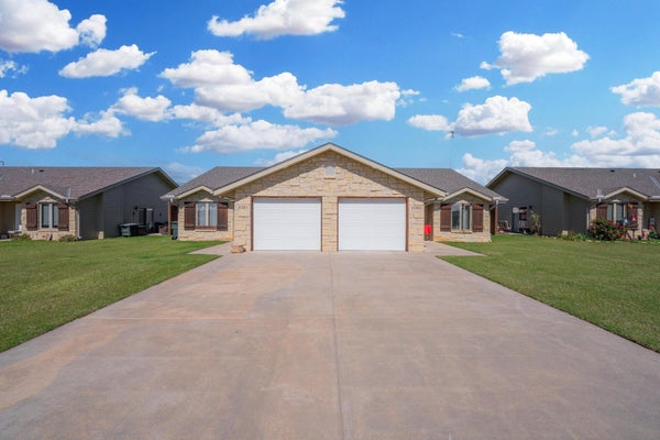 2061 E 12TH ST, WELLINGTON, KS 67152 - Image e3ce219e28ea7d4aa563a48396c3443b/3124050635