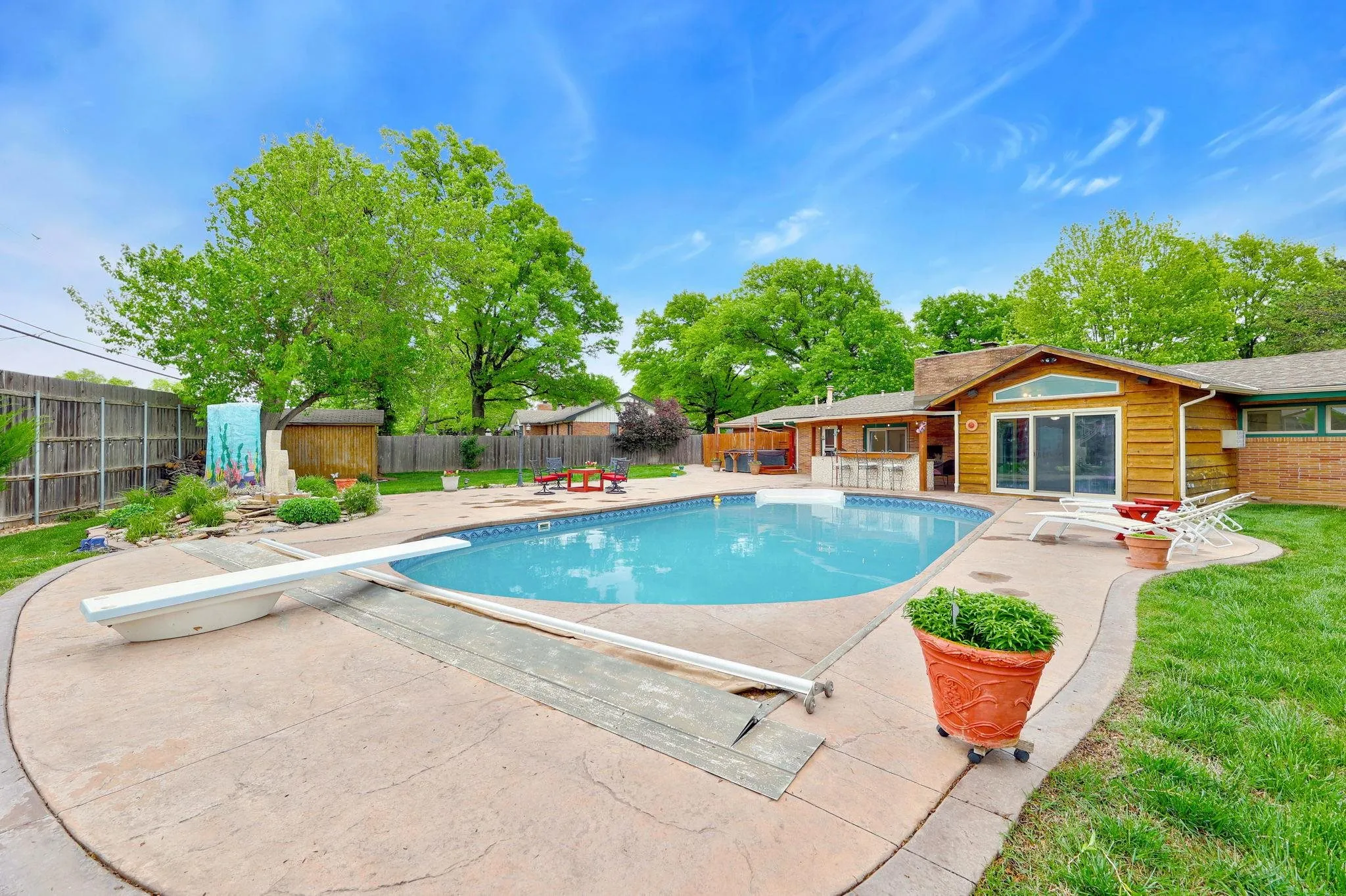 Wichita, Kansas 67208, United States, 3 Bedrooms Bedrooms, ,2 BathroomsBathrooms,Residential,Pending,120595