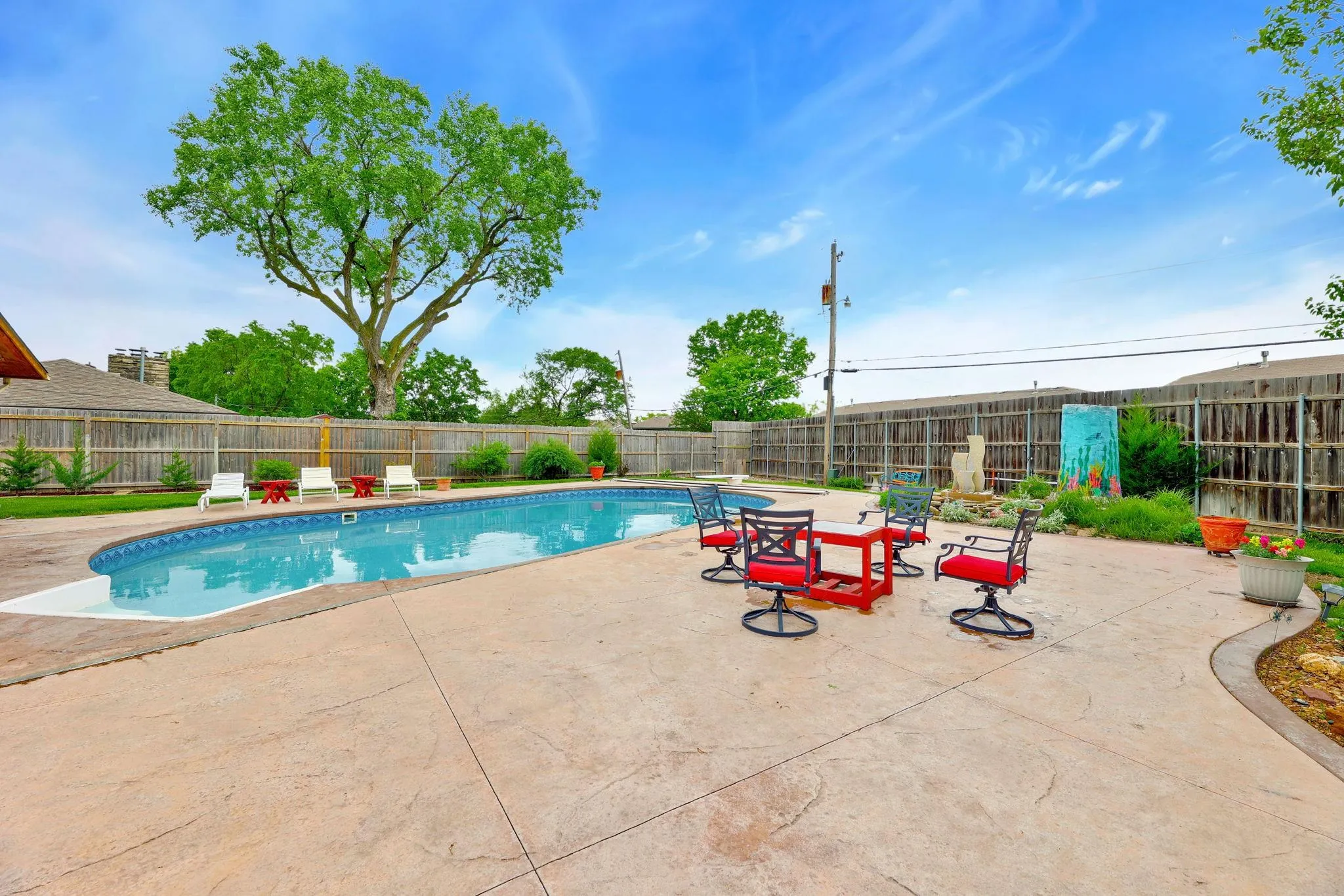 Wichita, Kansas 67208, United States, 3 Bedrooms Bedrooms, ,2 BathroomsBathrooms,Residential,Pending,120595