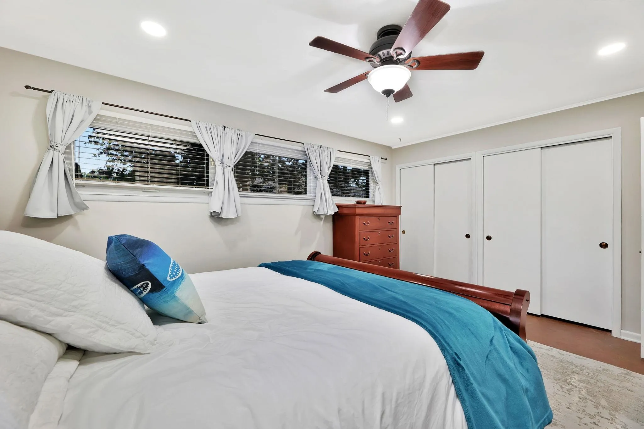 Wichita, Kansas 67208, United States, 3 Bedrooms Bedrooms, ,2 BathroomsBathrooms,Residential,Pending,120595