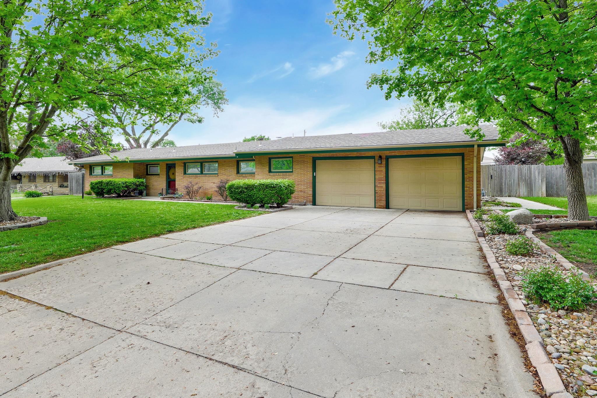 1143 N Pinecrest St, Wichita, Kansas image 2