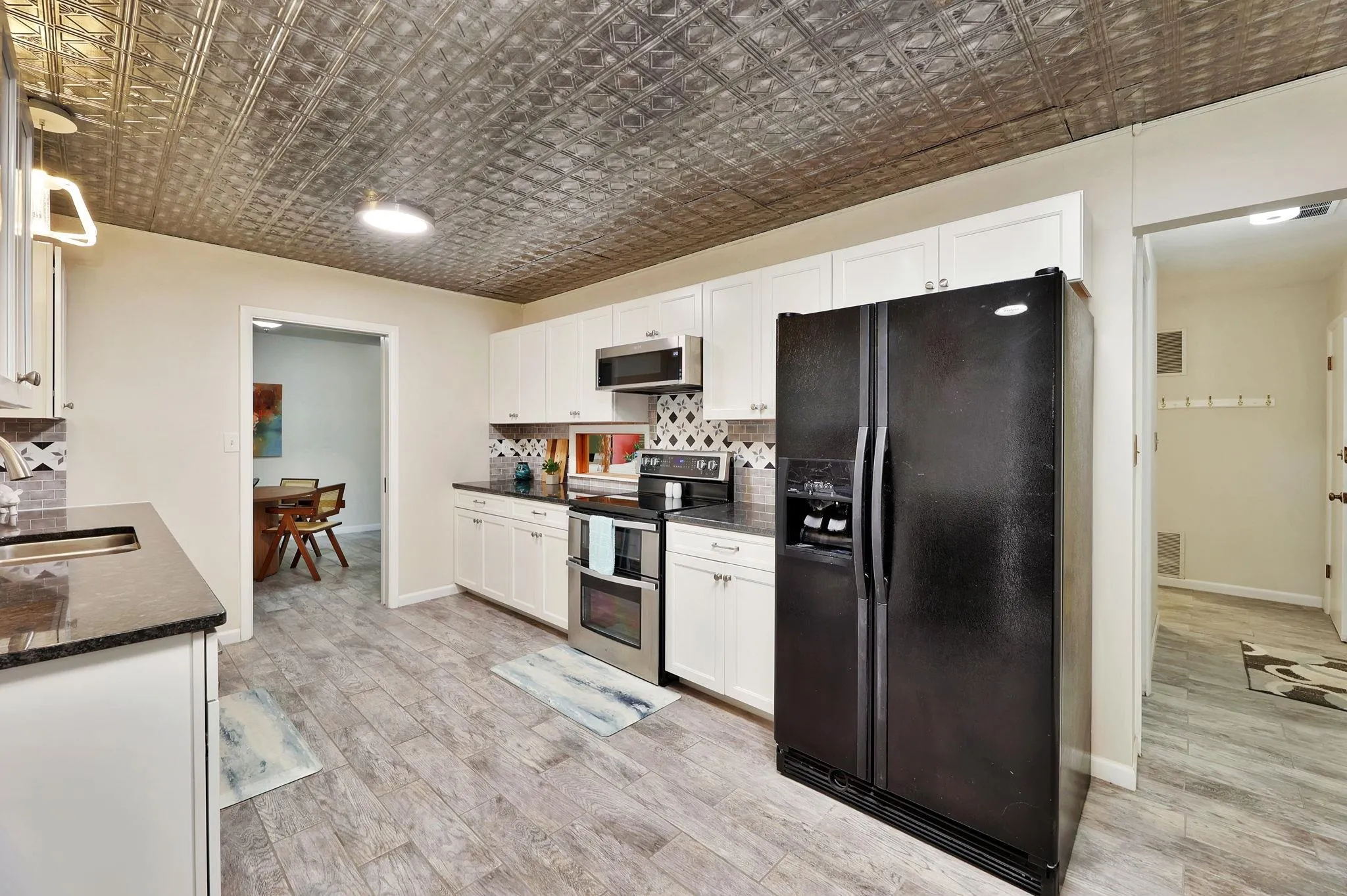 Wichita, Kansas 67208, United States, 3 Bedrooms Bedrooms, ,2 BathroomsBathrooms,Residential,Pending,120595