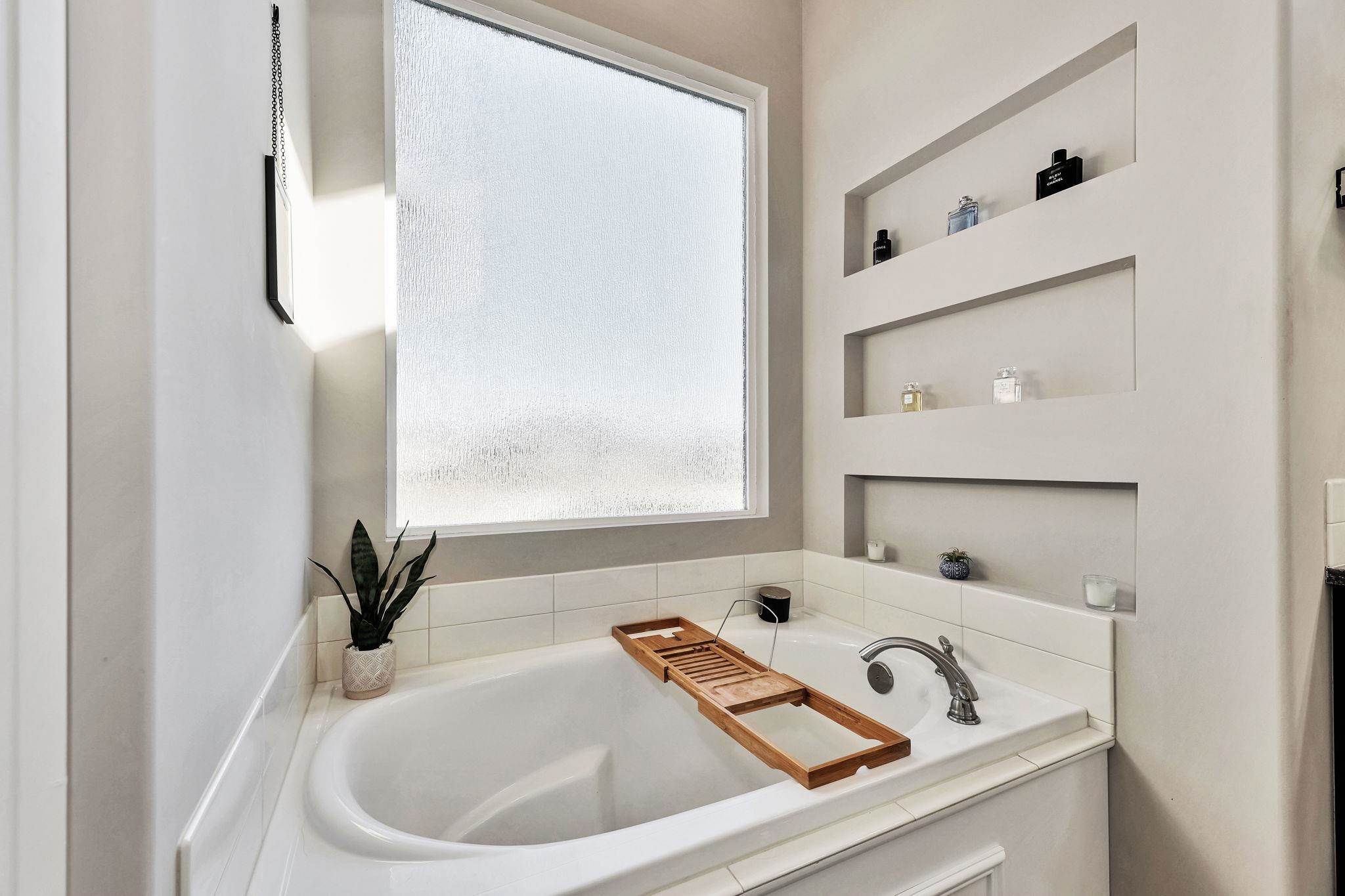 Andover, Kansas 67002, United States, 5 Bedrooms Bedrooms, ,3 BathroomsBathrooms,Residential,Pending,67944