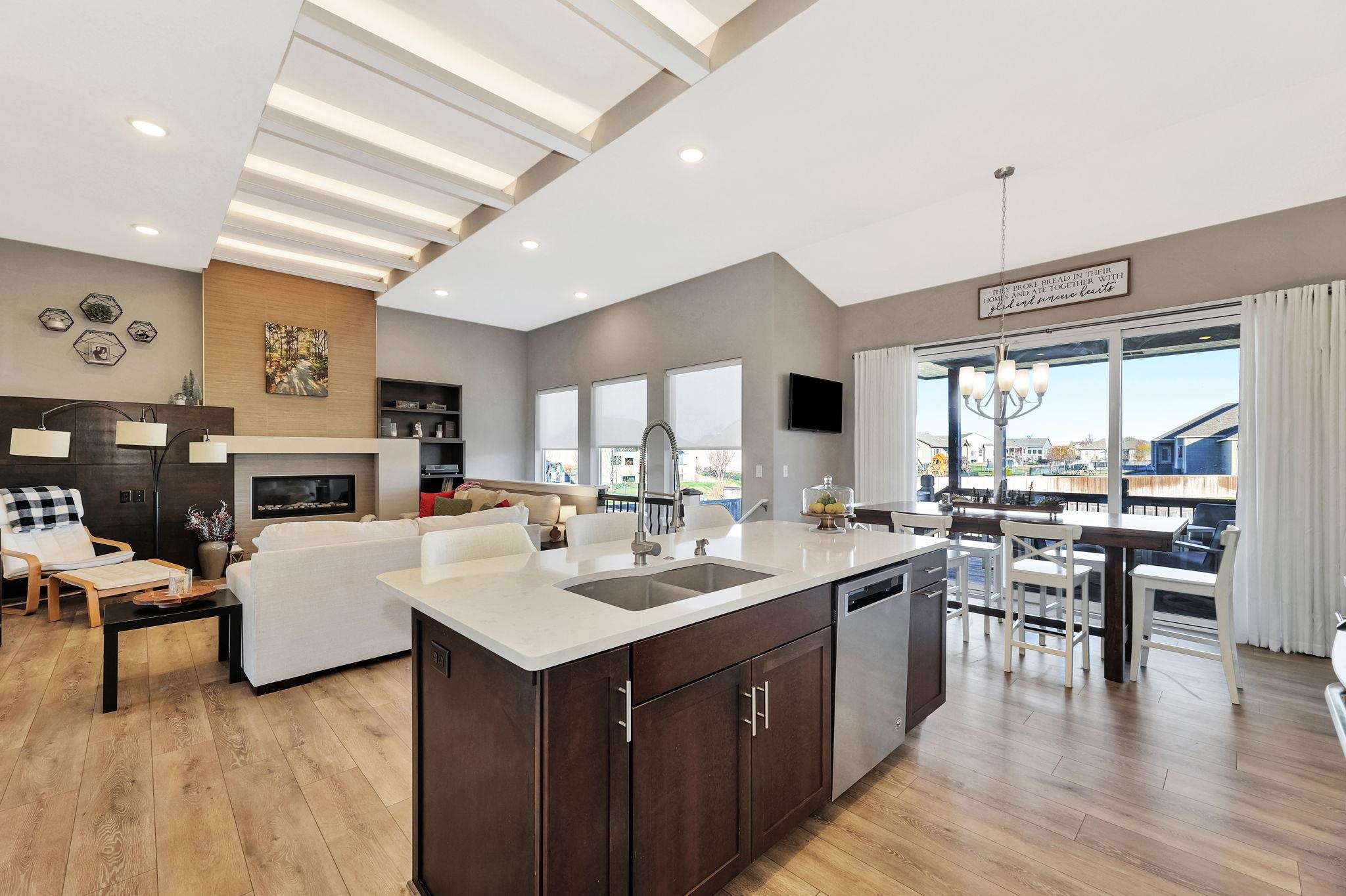 Andover, Kansas 67002, United States, 5 Bedrooms Bedrooms, ,3 BathroomsBathrooms,Residential,Pending,67944