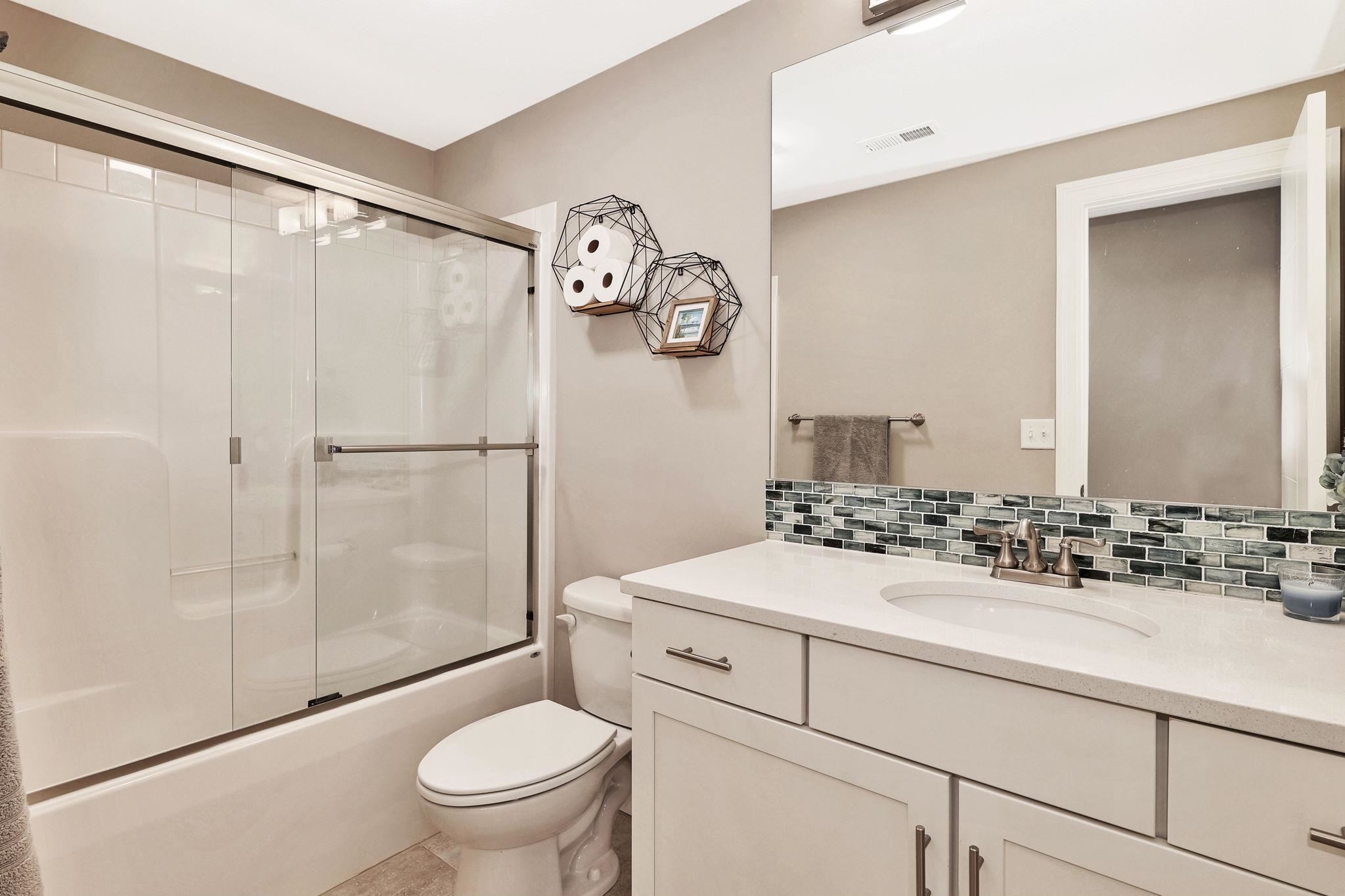 Andover, Kansas 67002, United States, 5 Bedrooms Bedrooms, ,3 BathroomsBathrooms,Residential,Pending,67944