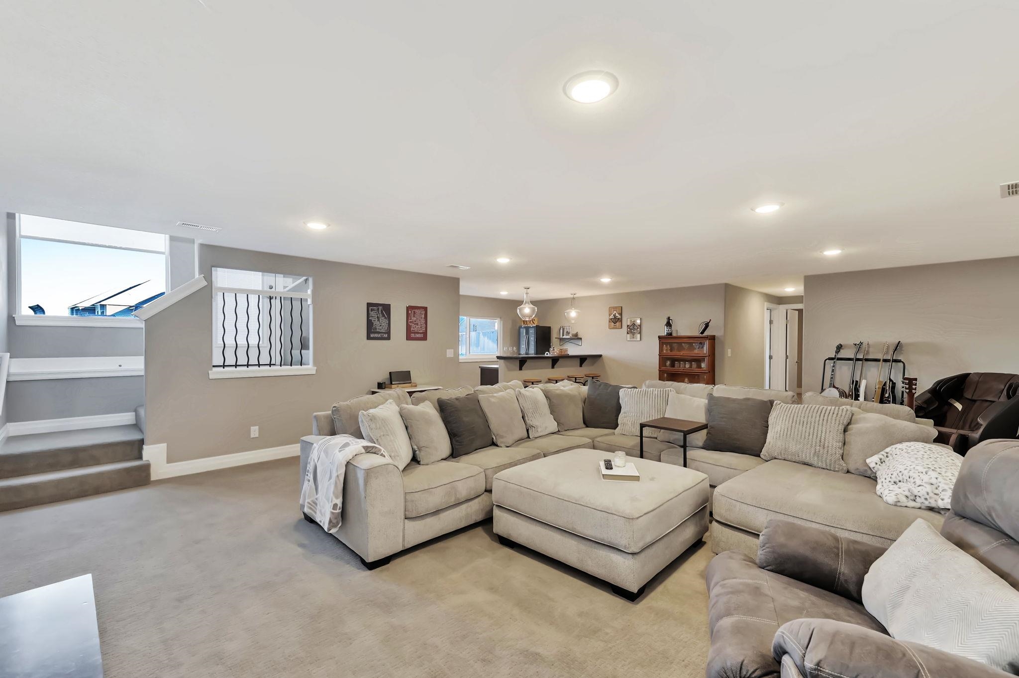 Andover, Kansas 67002, United States, 5 Bedrooms Bedrooms, ,3 BathroomsBathrooms,Residential,Pending,67944