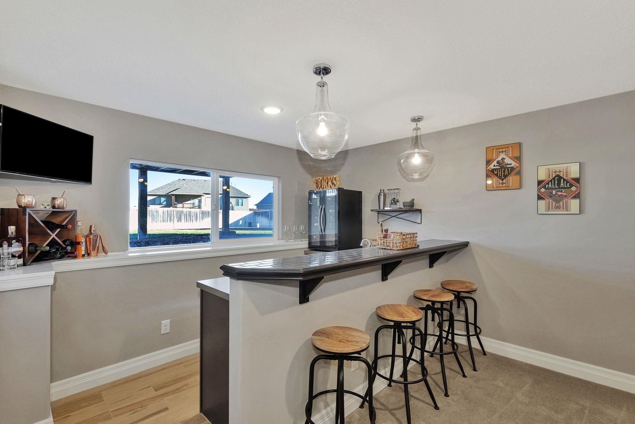 Andover, Kansas 67002, United States, 5 Bedrooms Bedrooms, ,3 BathroomsBathrooms,Residential,Pending,67944