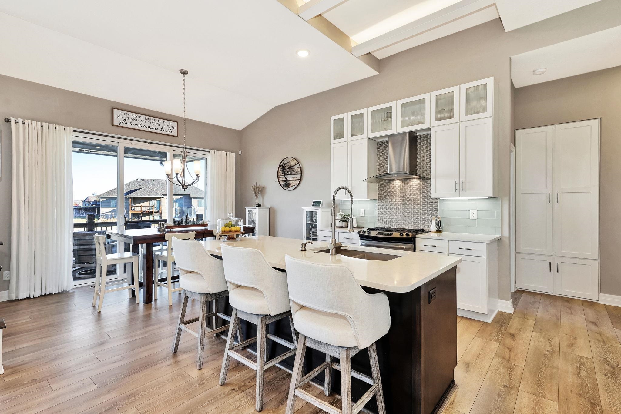 Andover, Kansas 67002, United States, 5 Bedrooms Bedrooms, ,3 BathroomsBathrooms,Residential,Pending,67944