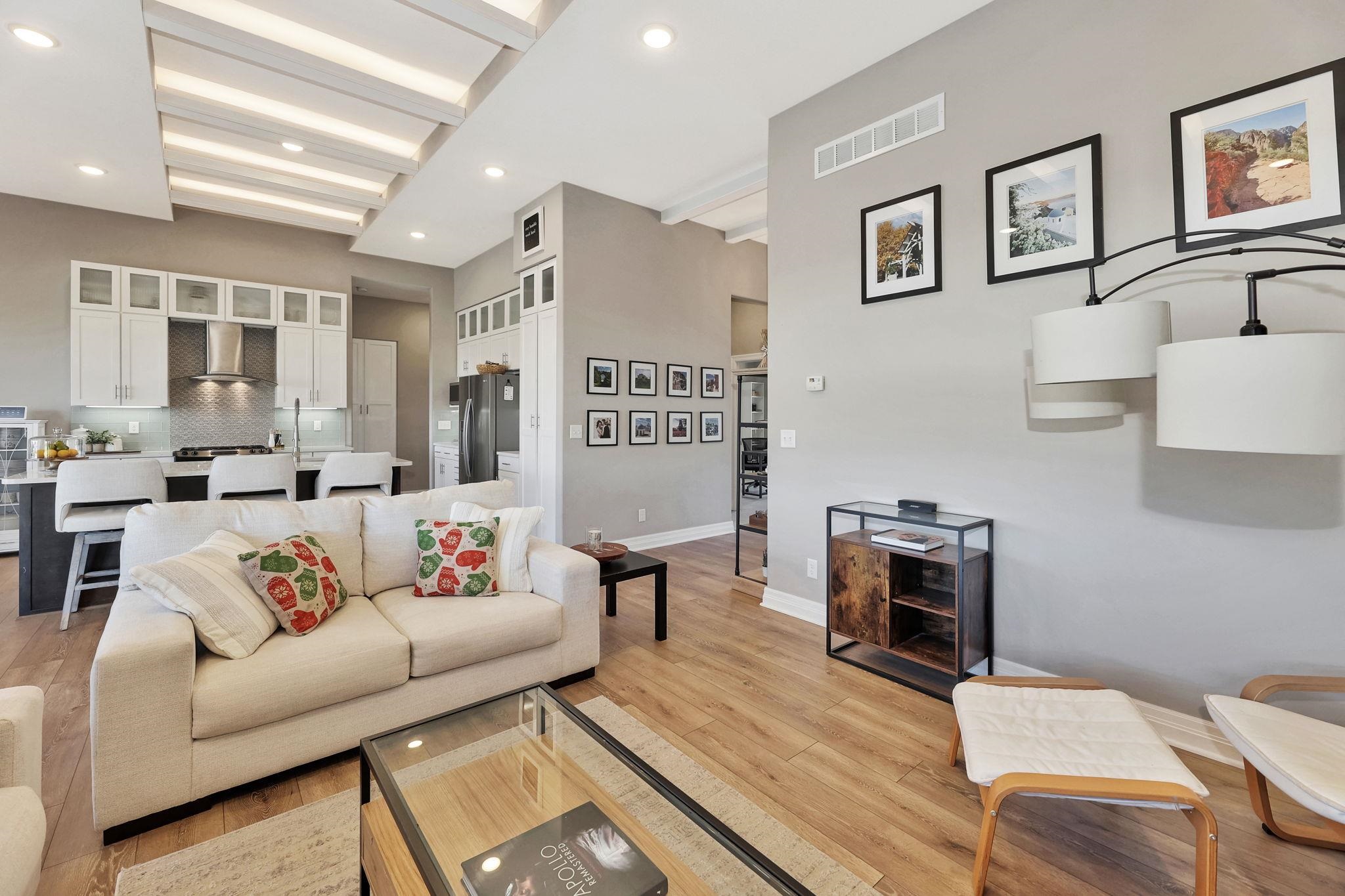 Andover, Kansas 67002, United States, 5 Bedrooms Bedrooms, ,3 BathroomsBathrooms,Residential,Pending,67944