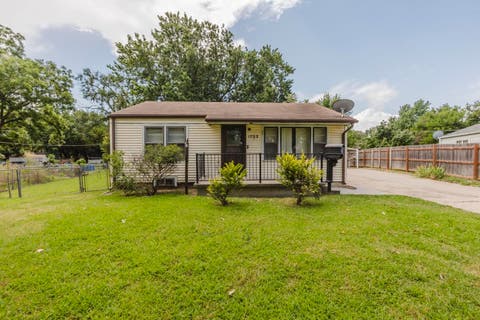 Homes For Sale - 1753 E Marion Rd<br/> Wichita, KS 67216
