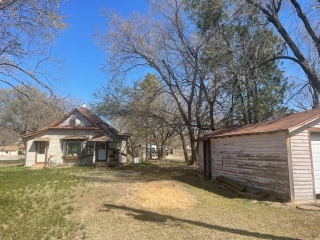 221 W 16th St, Harper, Kansas image 2