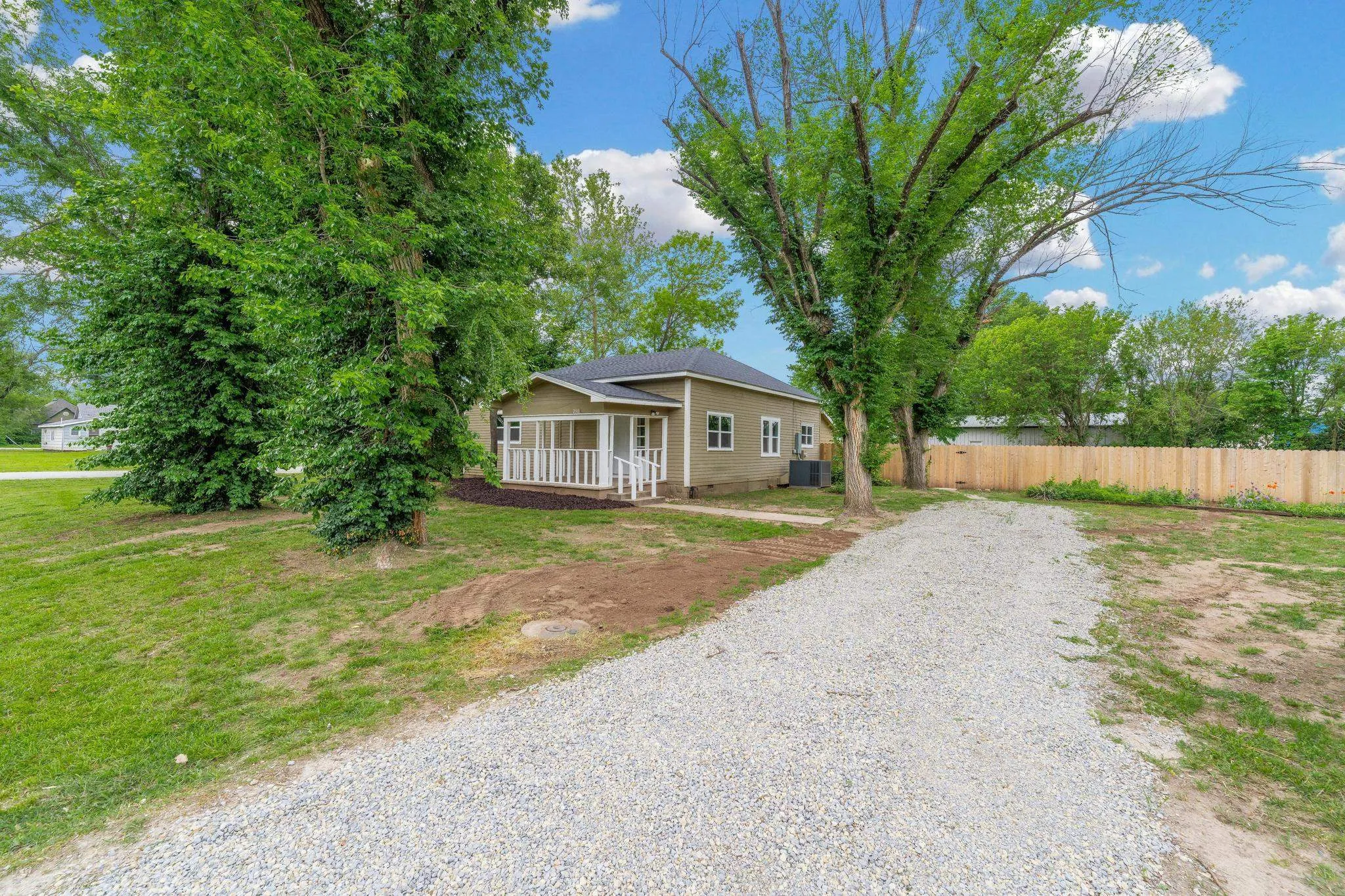 Belle Plaine, Kansas 67013, United States, 3 Bedrooms Bedrooms, ,1 BathroomBathrooms,Residential,Pending,144187