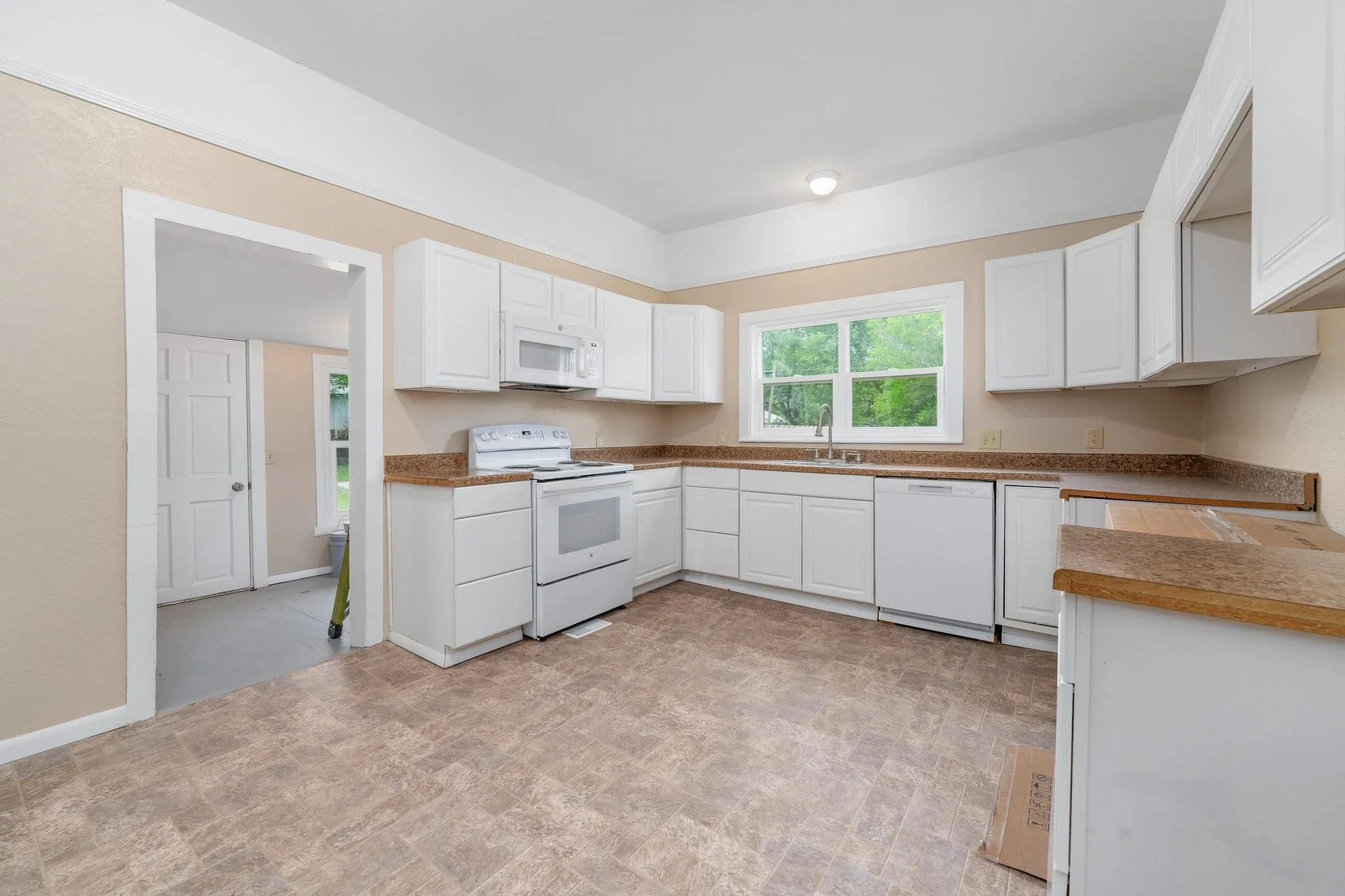 Belle Plaine, Kansas 67013, United States, 3 Bedrooms Bedrooms, ,1 BathroomBathrooms,Residential,Pending,144187