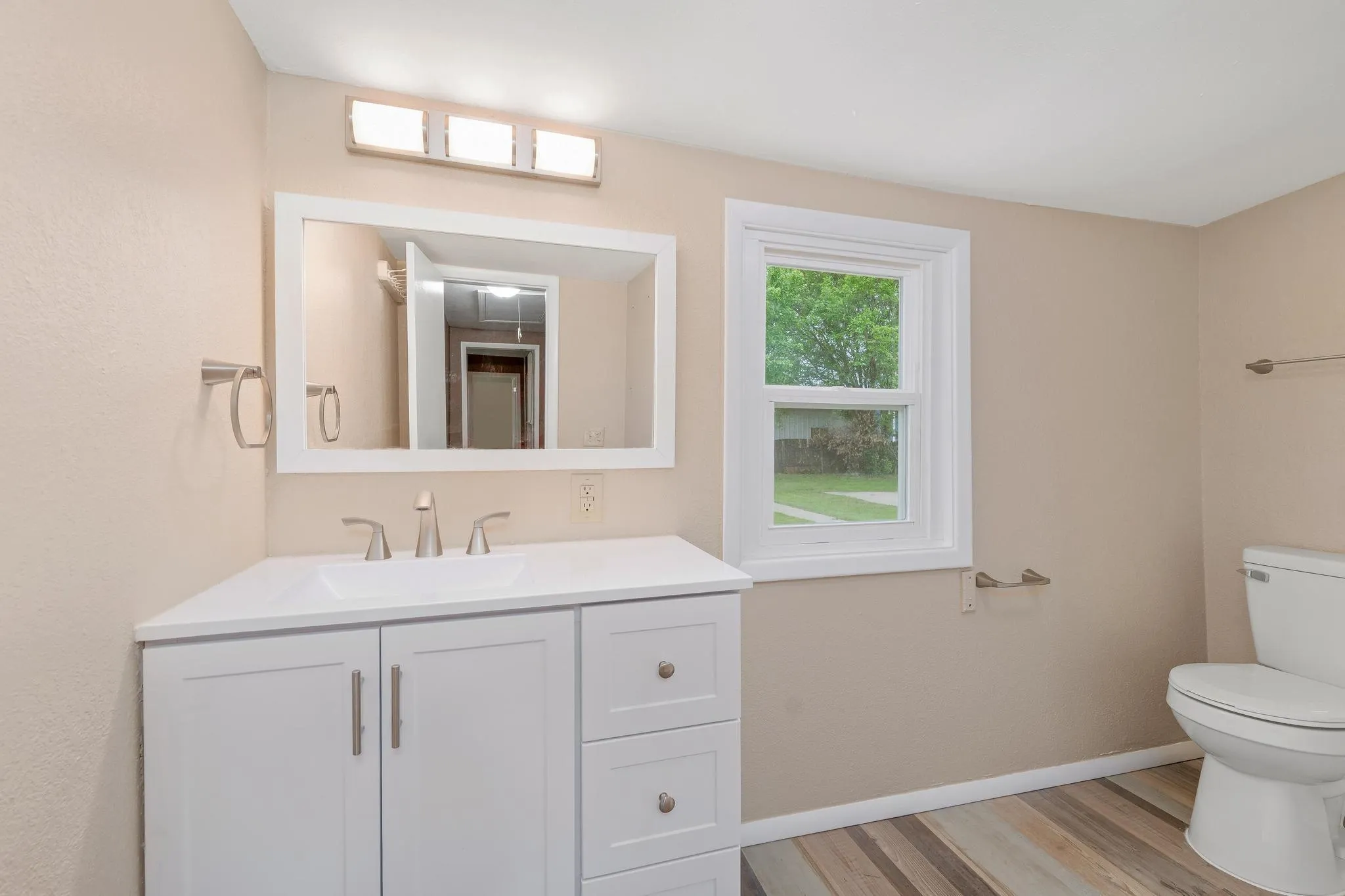 Belle Plaine, Kansas 67013, United States, 3 Bedrooms Bedrooms, ,1 BathroomBathrooms,Residential,Pending,144187