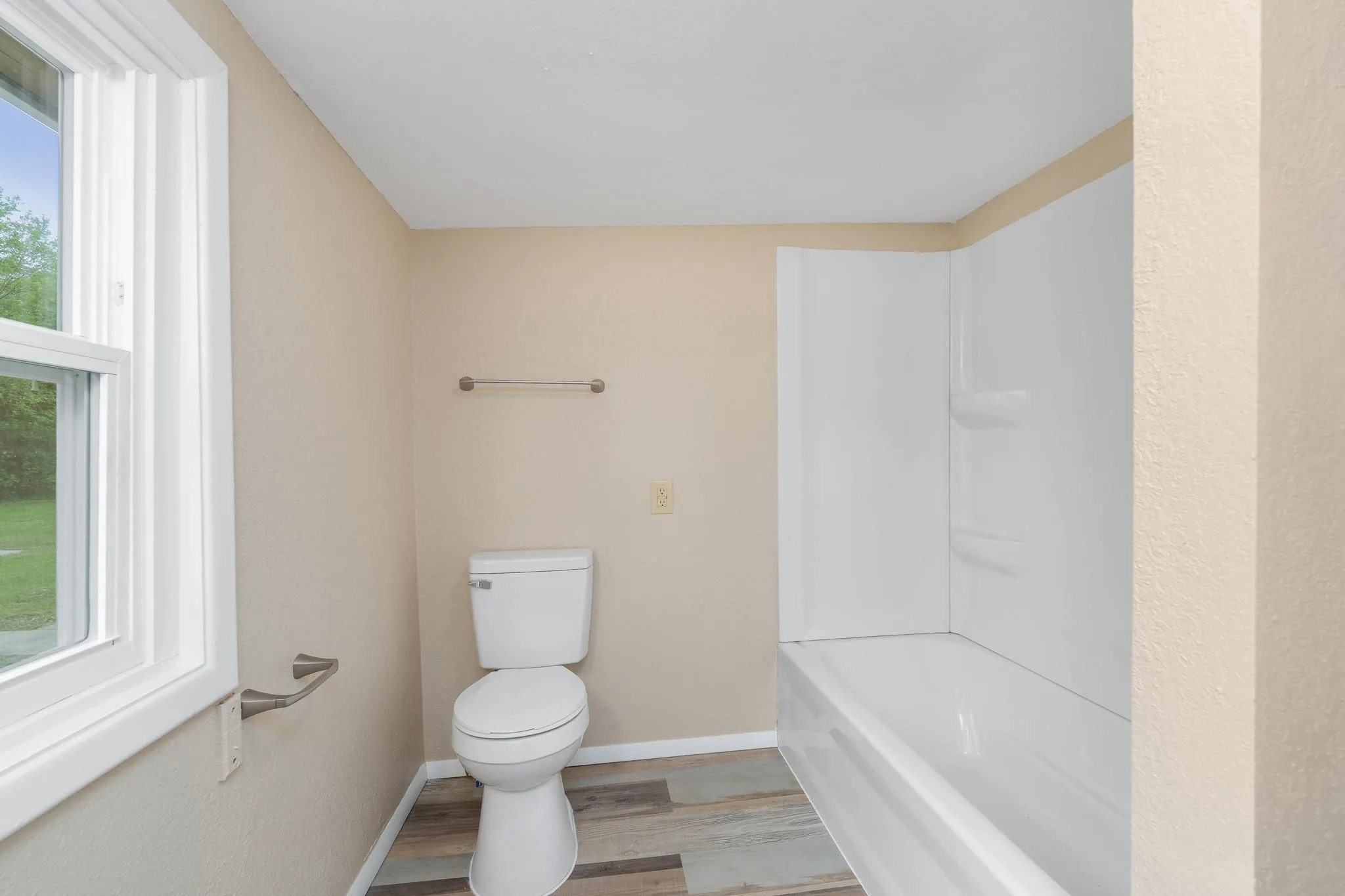 Belle Plaine, Kansas 67013, United States, 3 Bedrooms Bedrooms, ,1 BathroomBathrooms,Residential,Pending,144187