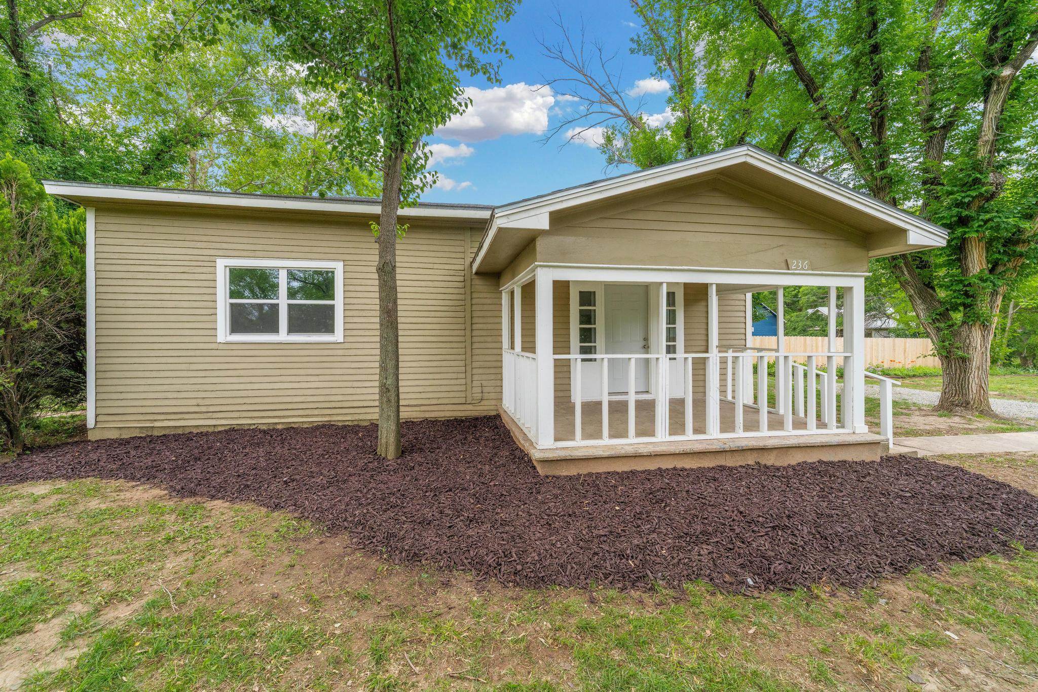 236 E 2nd Ave, Belle Plaine, Kansas image 1