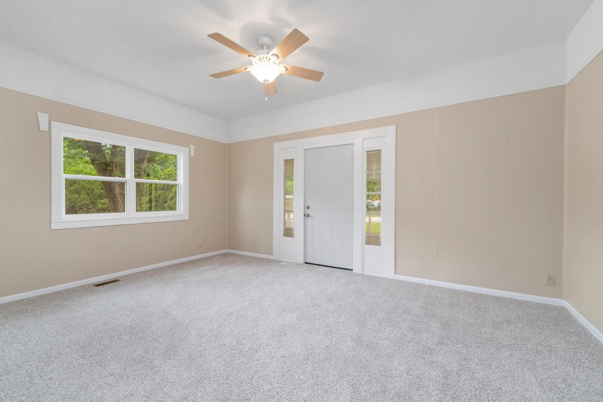 Belle Plaine, Kansas 67013, United States, 3 Bedrooms Bedrooms, ,1 BathroomBathrooms,Residential,Pending,144187