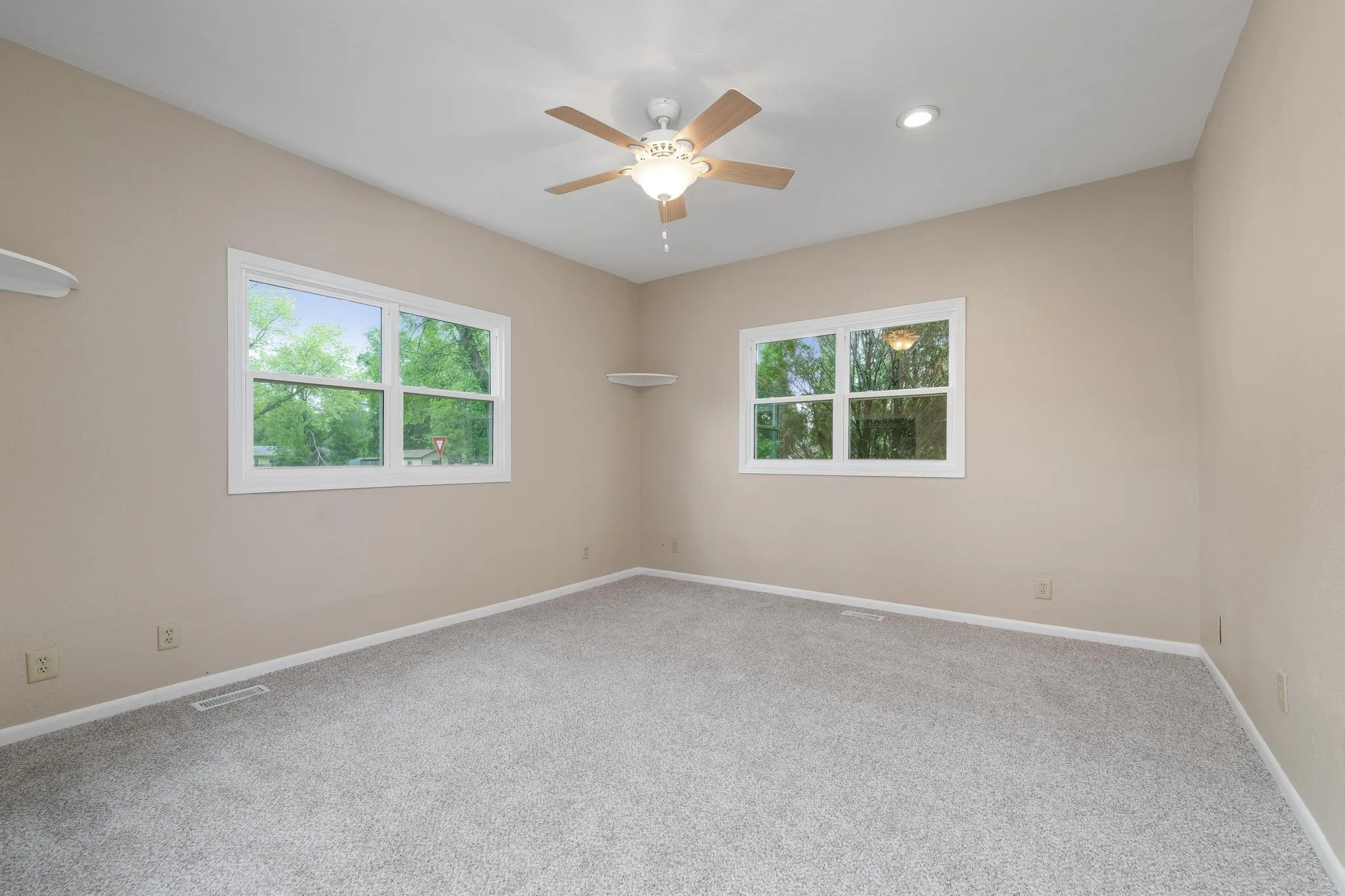 Belle Plaine, Kansas 67013, United States, 3 Bedrooms Bedrooms, ,1 BathroomBathrooms,Residential,Pending,144187