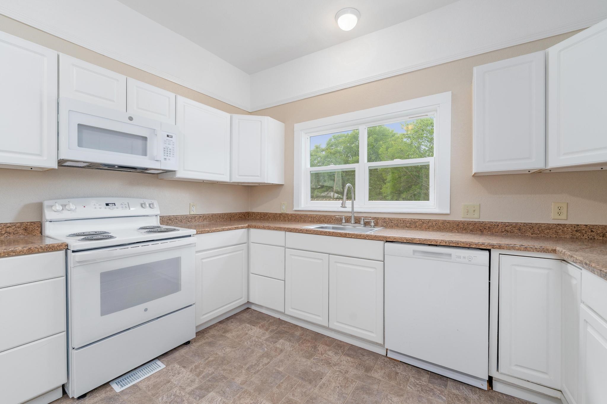 236 E 2nd Ave, Belle Plaine, Kansas image 12