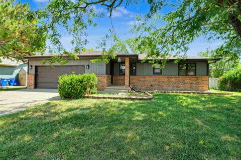 Homes For Sale - 1114 Revere Dr<br/> Salina, KS 67401