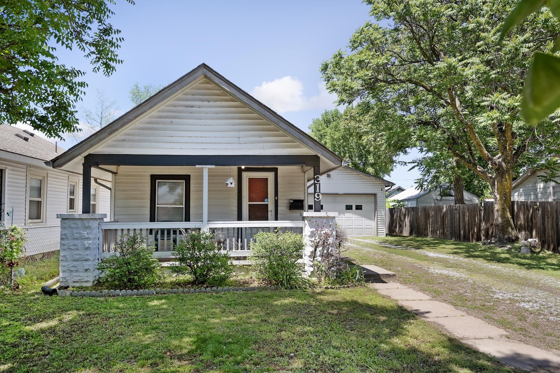 319 N Walnut St, Wichita, Virginia image 2