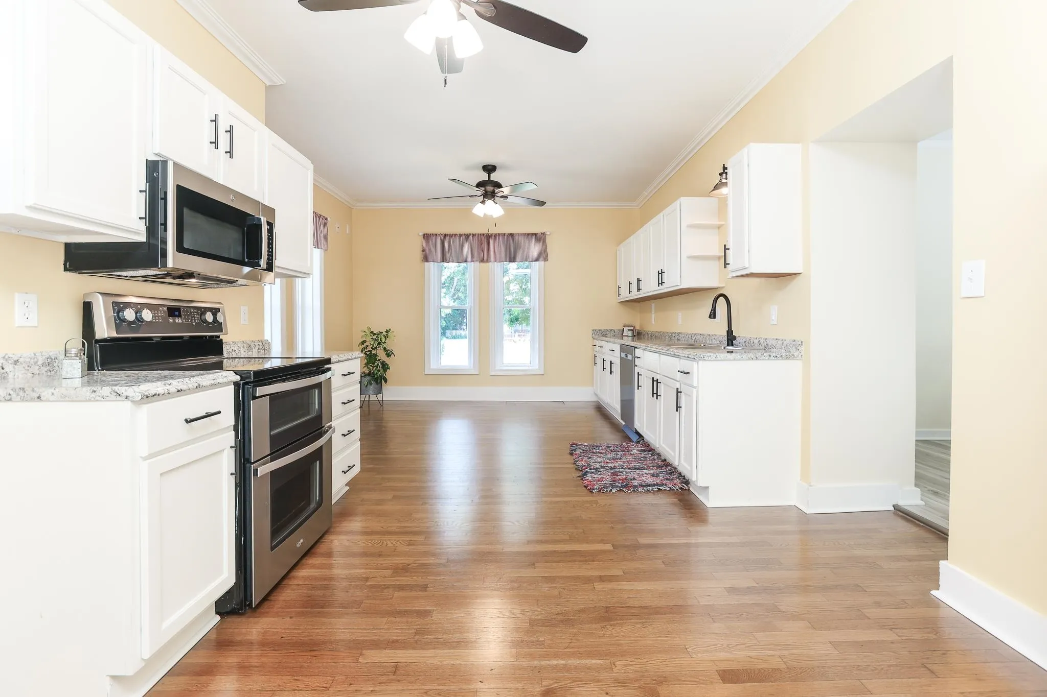 Newton, Kansas 67114, United States, 4 Bedrooms Bedrooms, ,3 BathroomsBathrooms,Residential,Active,151271