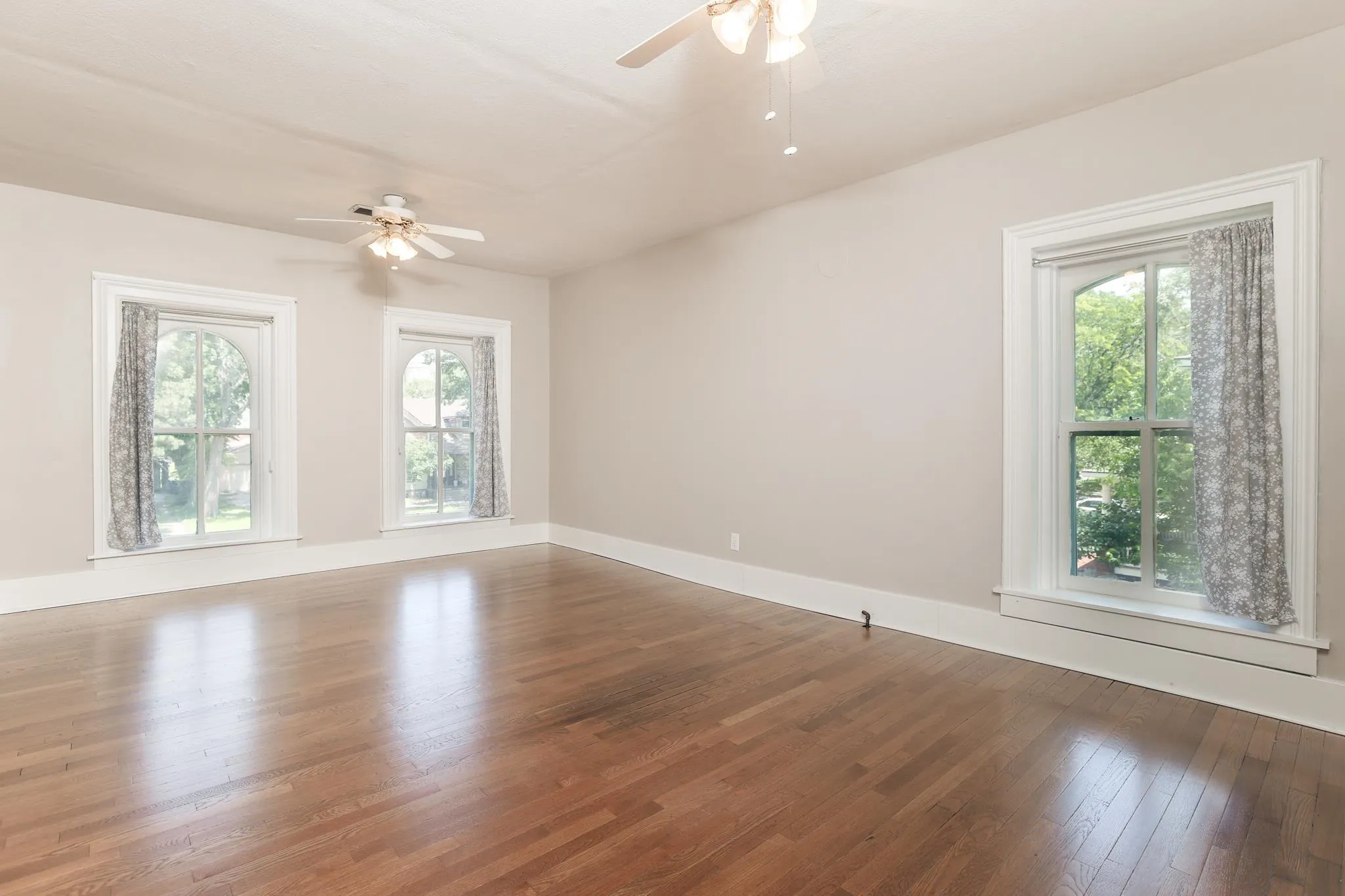 Newton, Kansas 67114, United States, 4 Bedrooms Bedrooms, ,3 BathroomsBathrooms,Residential,Active,151271