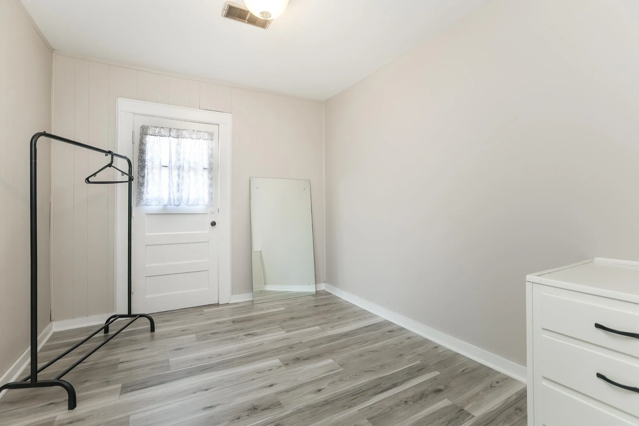 Newton, Kansas 67114, United States, 4 Bedrooms Bedrooms, ,3 BathroomsBathrooms,Residential,Active,151271