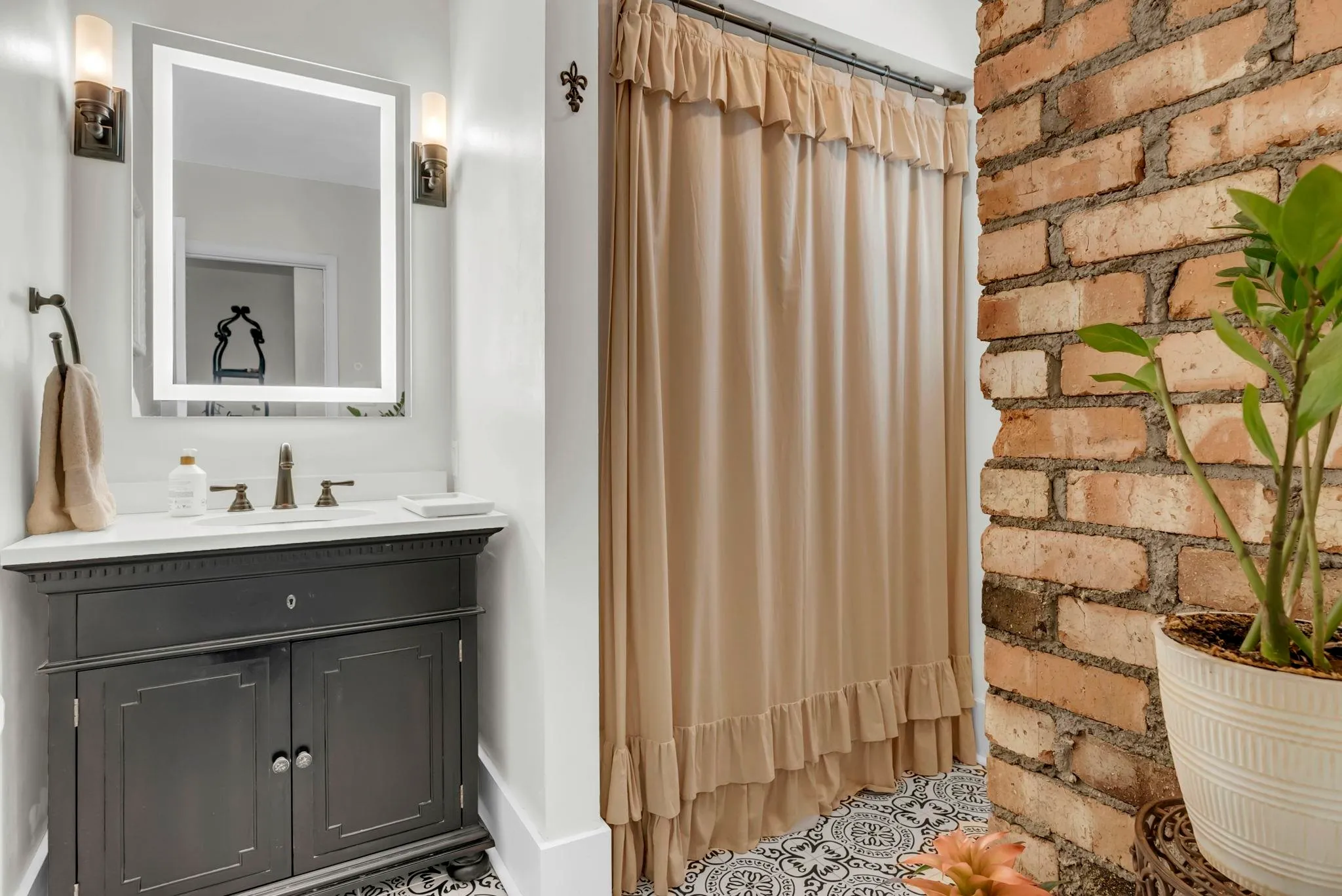 Wichita, Kansas 67218, United States, 3 Bedrooms Bedrooms, ,2 BathroomsBathrooms,Residential,Pending,149273