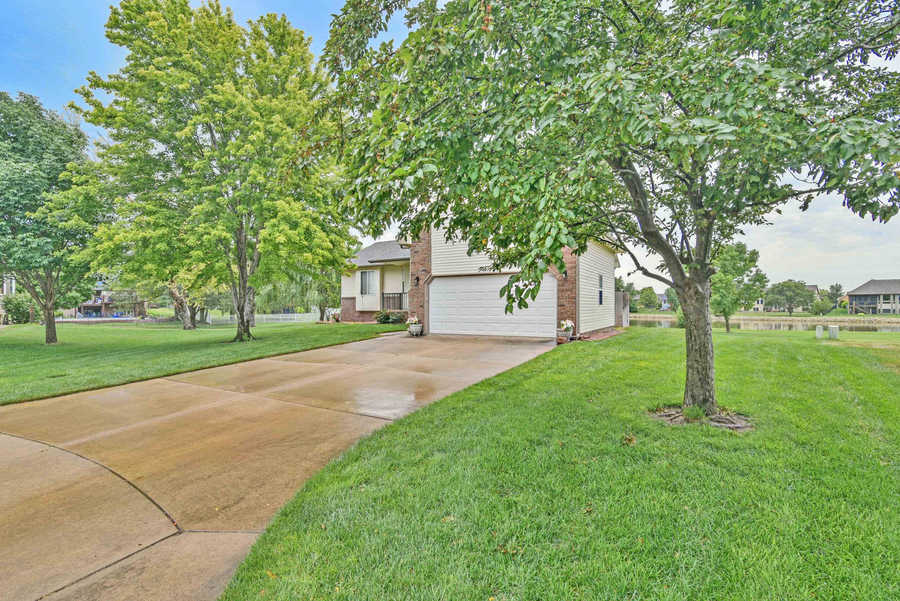 422 S Streamside Ct, Clearwater, Kansas image 2